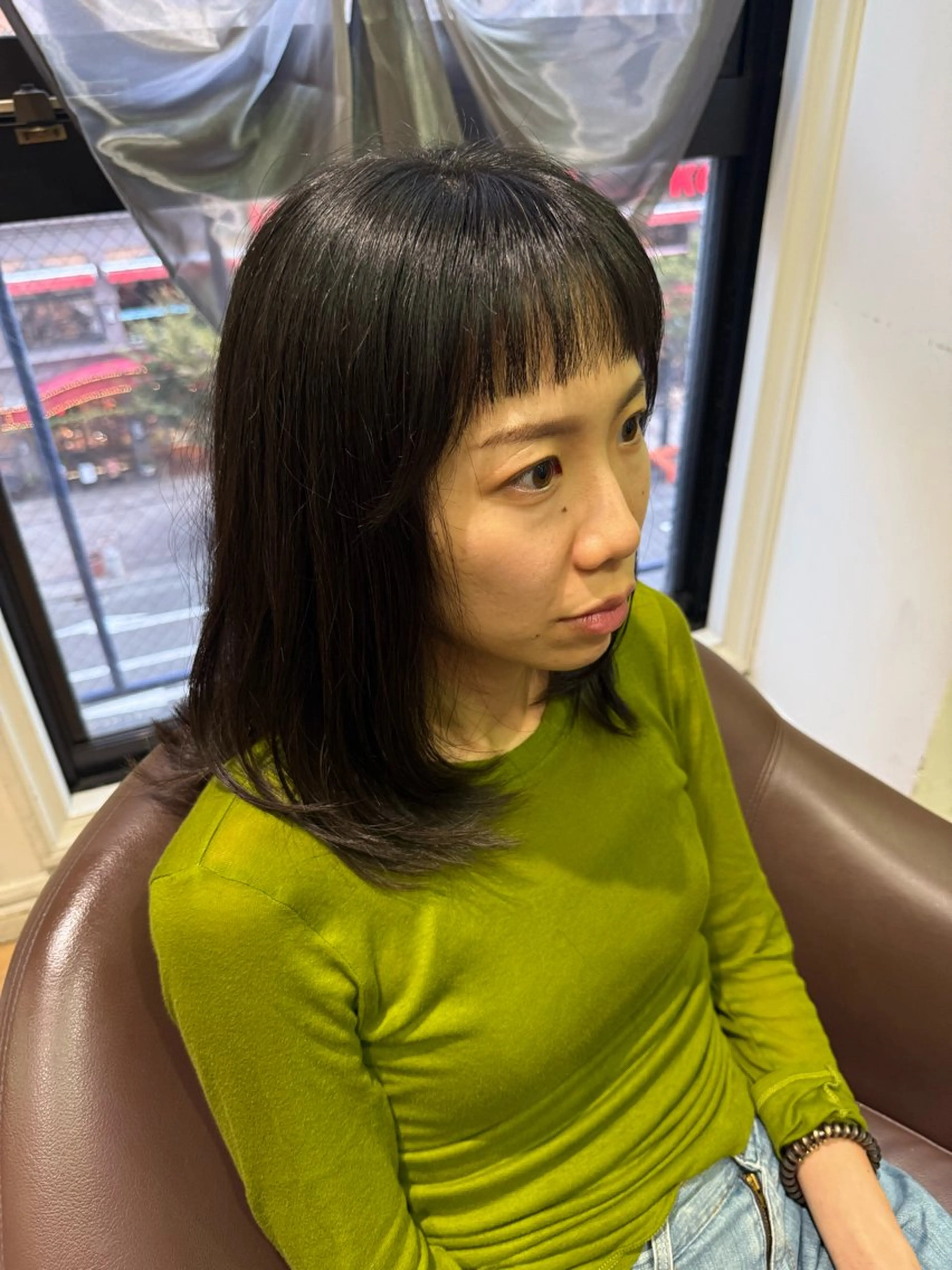 セミロング レイヤーカット ローレイヤー オン眉 溝口 槙里也のヘアスタイル