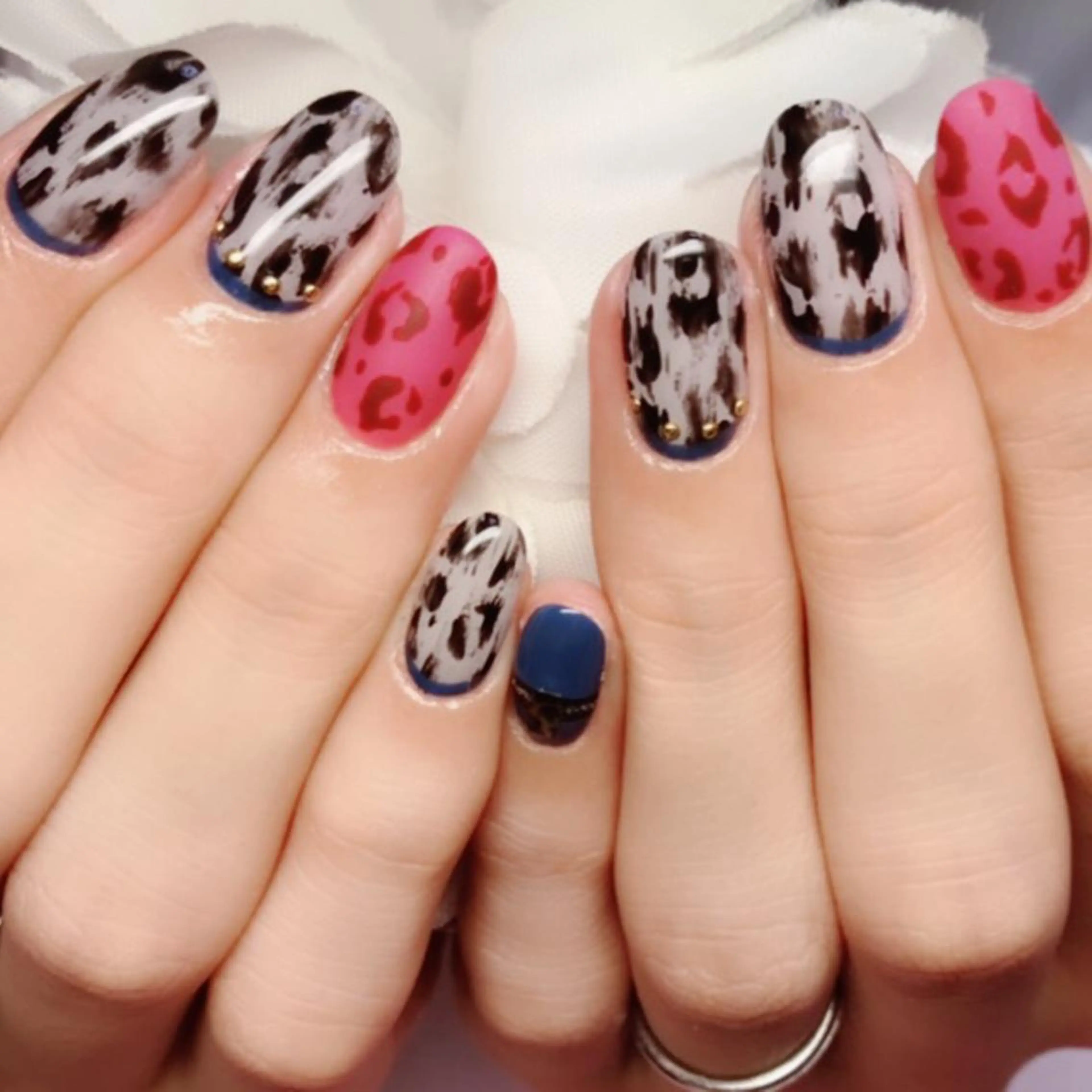 ネイル アニマル柄 アートネイル フレンチネイル グラデーション キラキラネイル Ｎail Ｓalon ertiのネイルデザイン