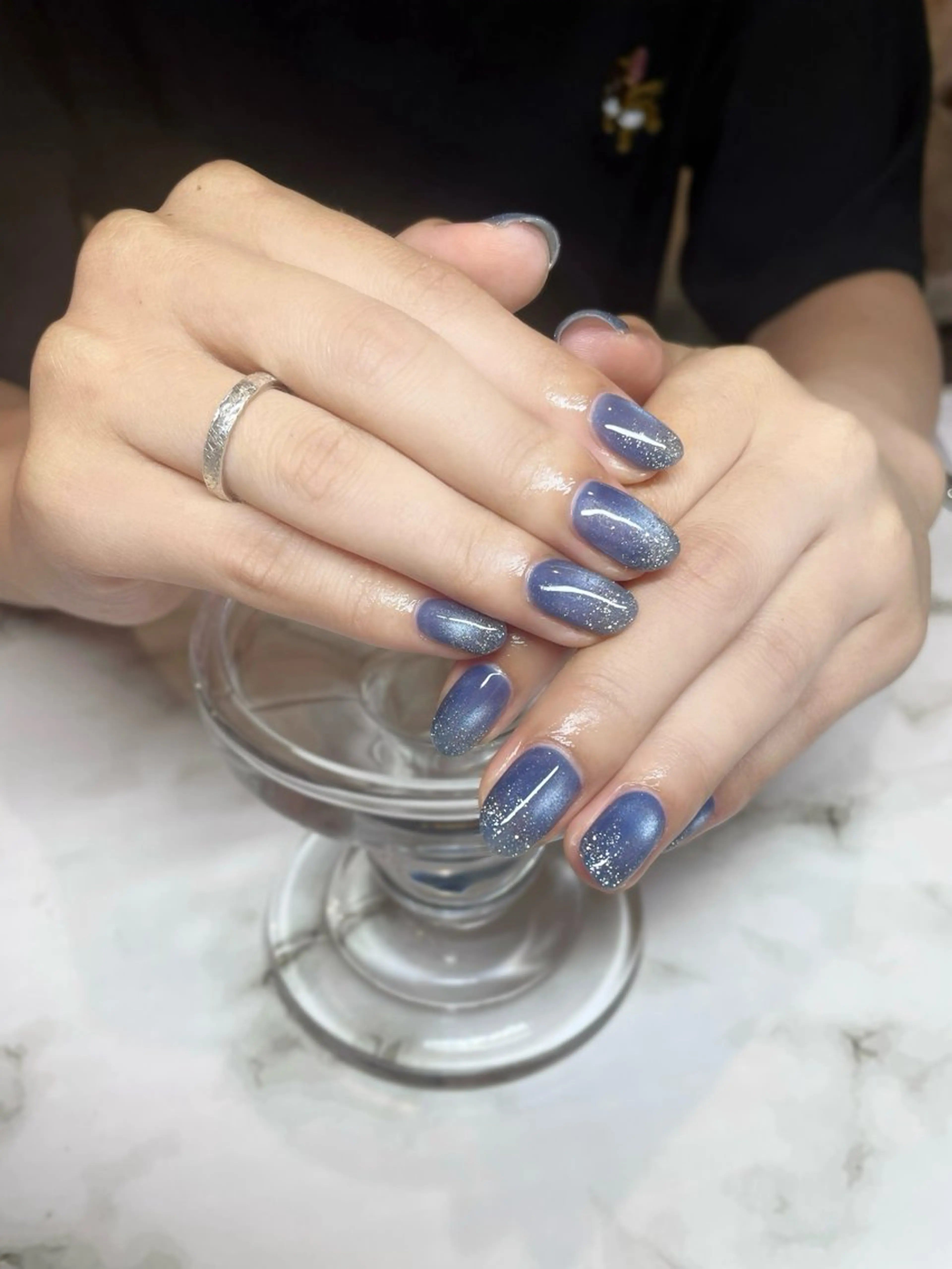 ネイル ブルー グラデーション ラメ(グリッター) ラメグラデーション マグネットネイル ハンドネイル Liebe あいりのネイルデザイン