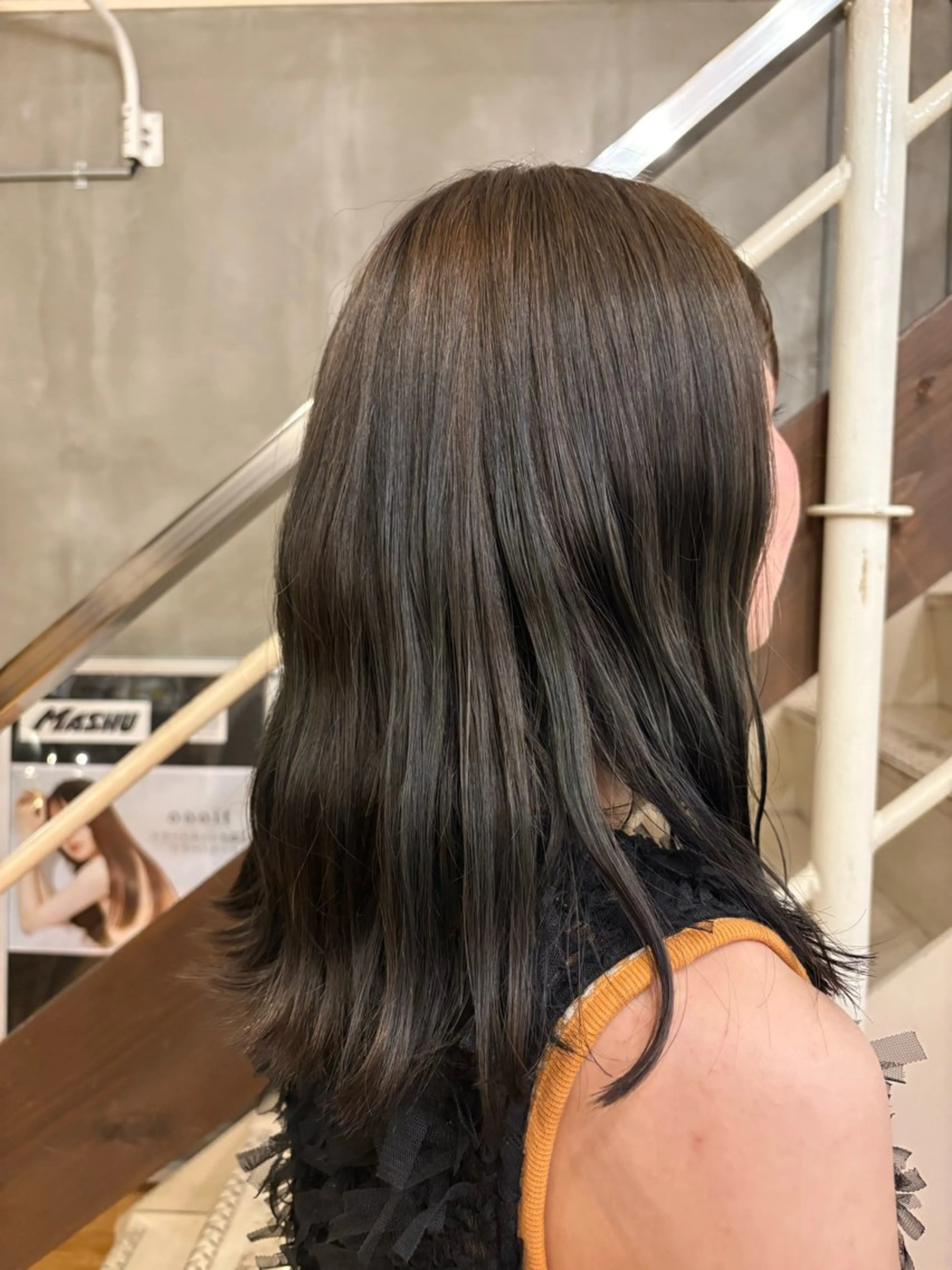 ミディアム 玲音/ストレート/ ブリーチ/大阪のヘアスタイル