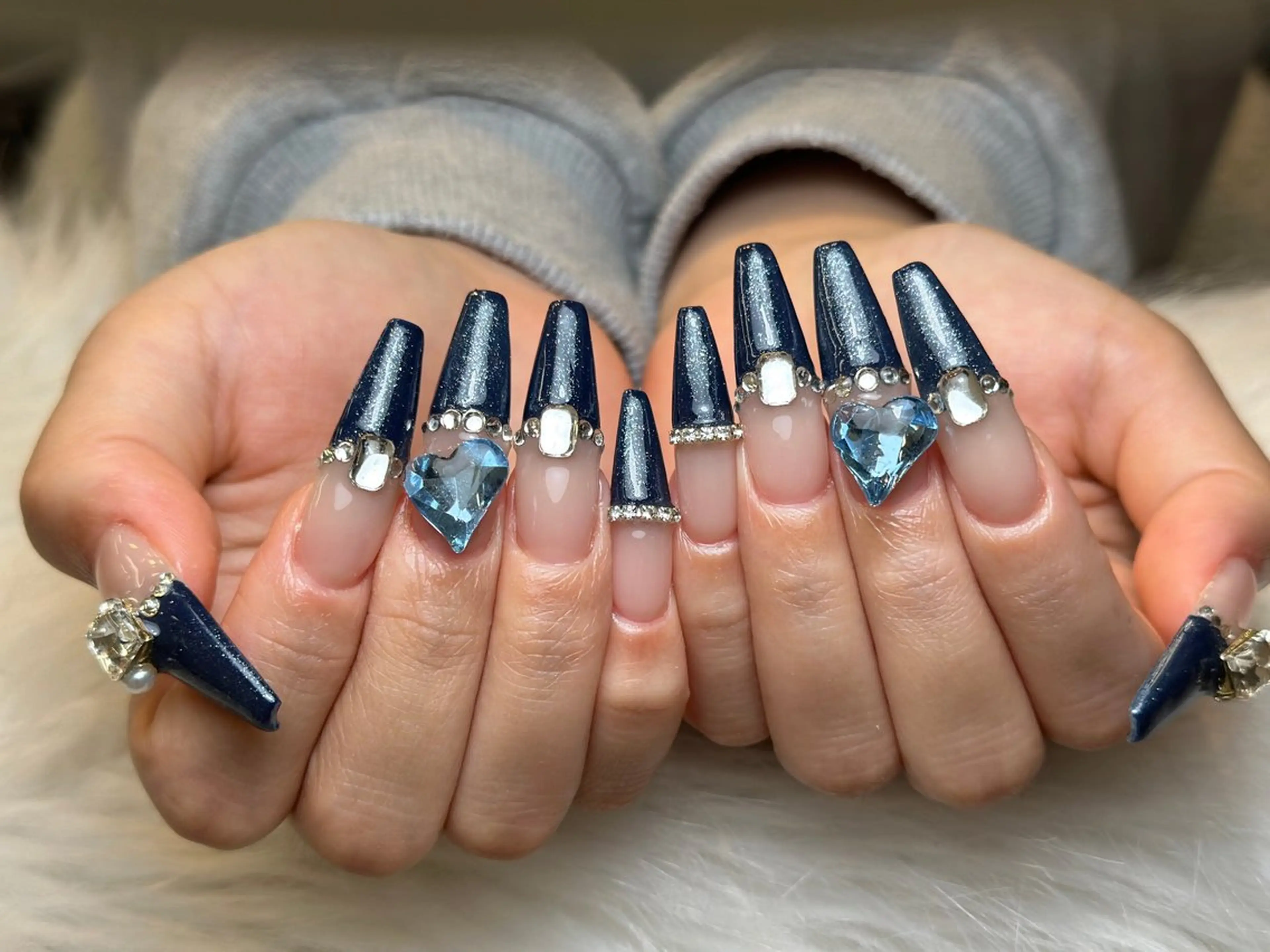 ネイル グラデーション キラキラネイル ワンカラーネイル 冬ネイル Jenn Nail Salonのネイルデザイン