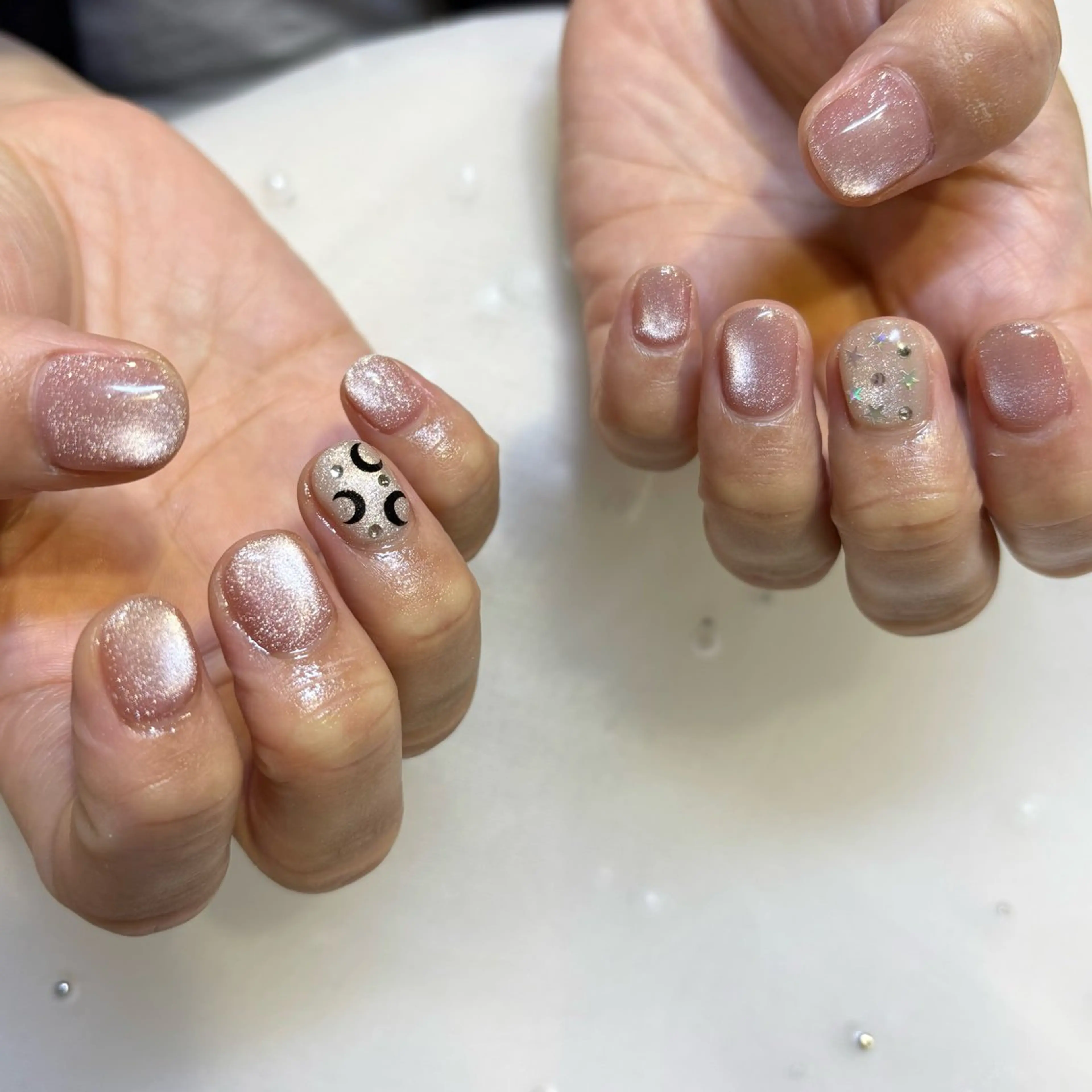 ネイル アートネイル マグネットネイル AKANE 🧴のネイルデザイン