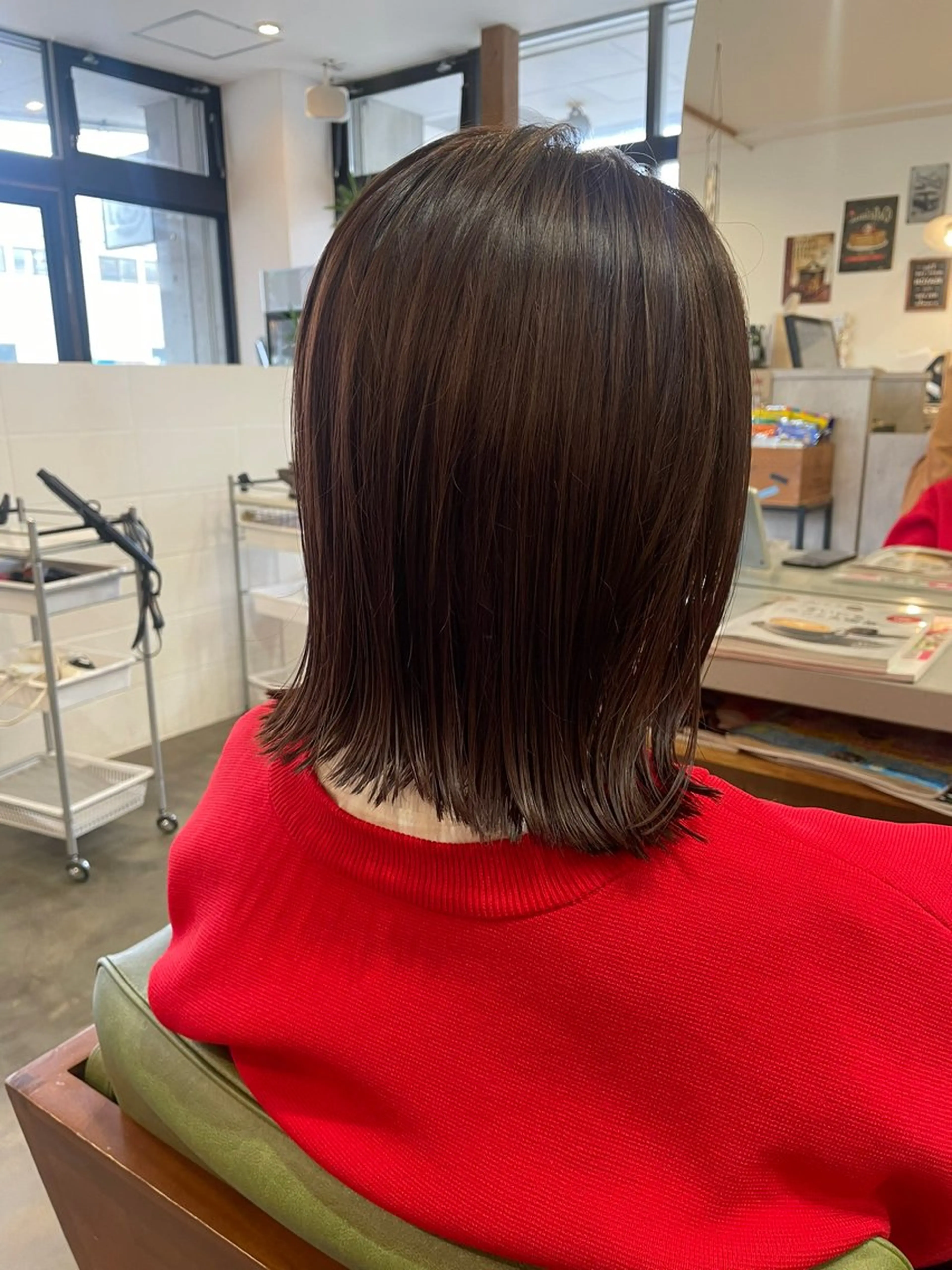 前髪カット+ワンカラー+薬剤の分解処理の写真