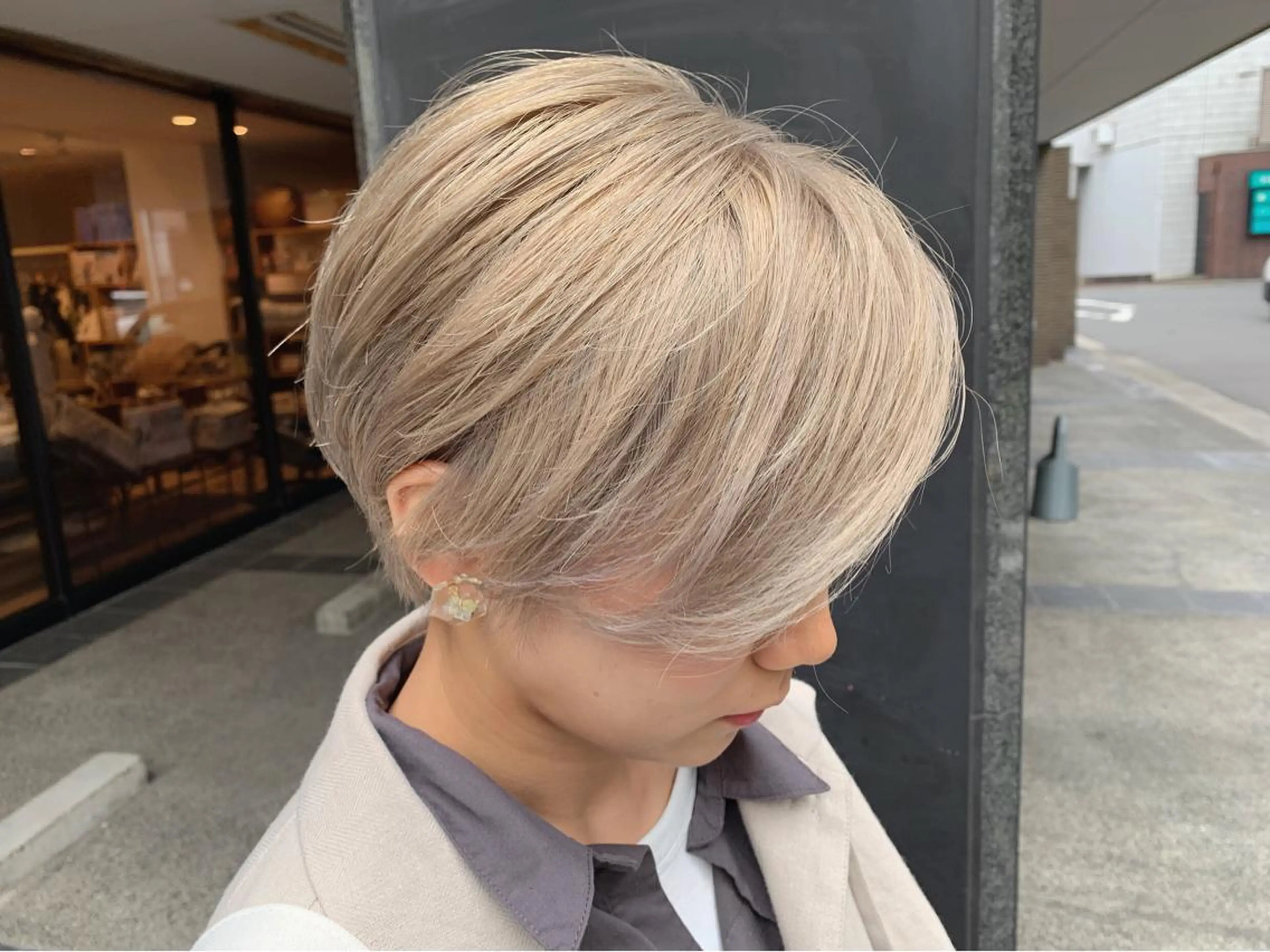 ショート カラー ブロンド ボブ　ショート 特化 迫田紘史のヘアスタイル