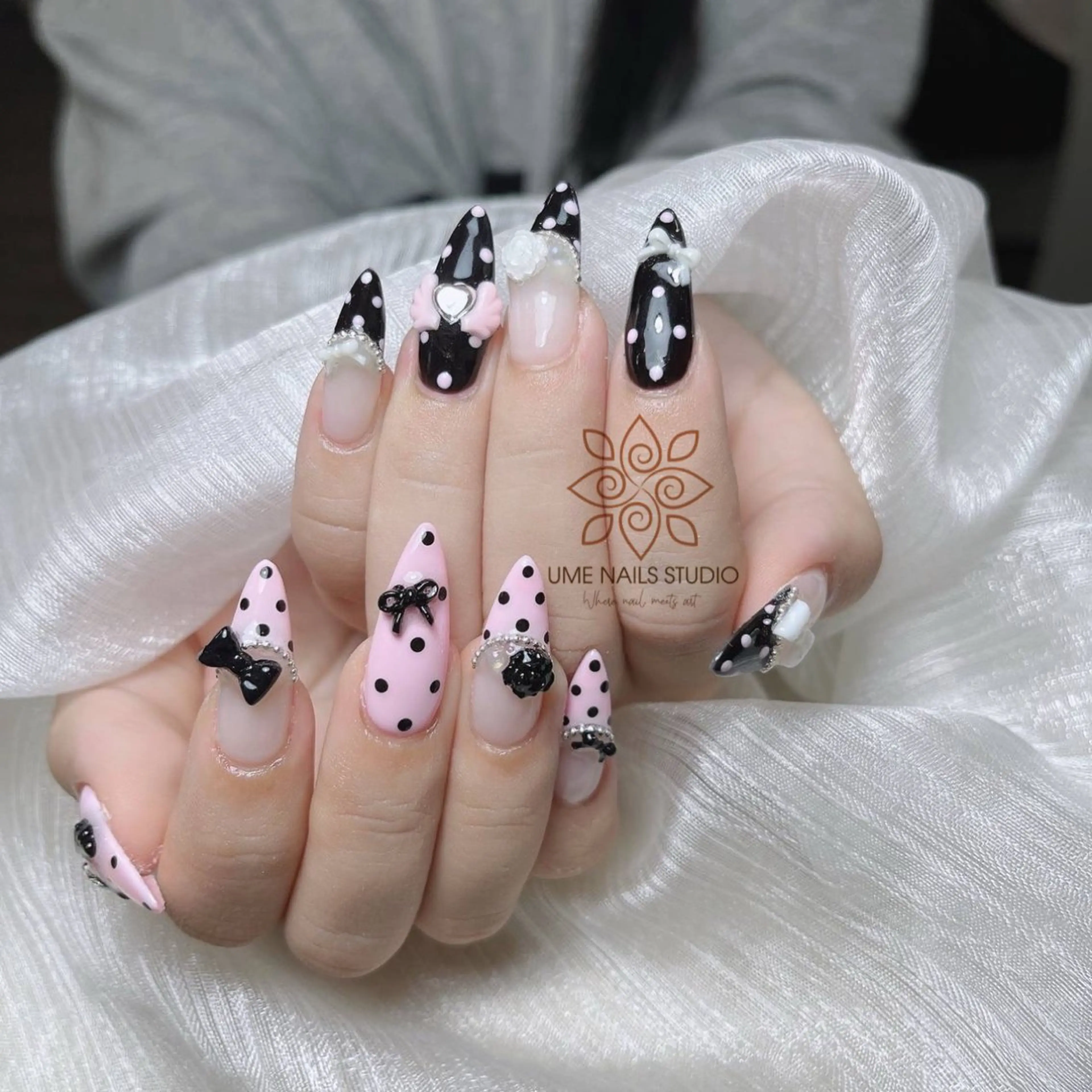 ネイル チークネイル クリアネイル ガーリー キラキラネイル 韓国ネイル Ume Nail Studioのネイルデザイン