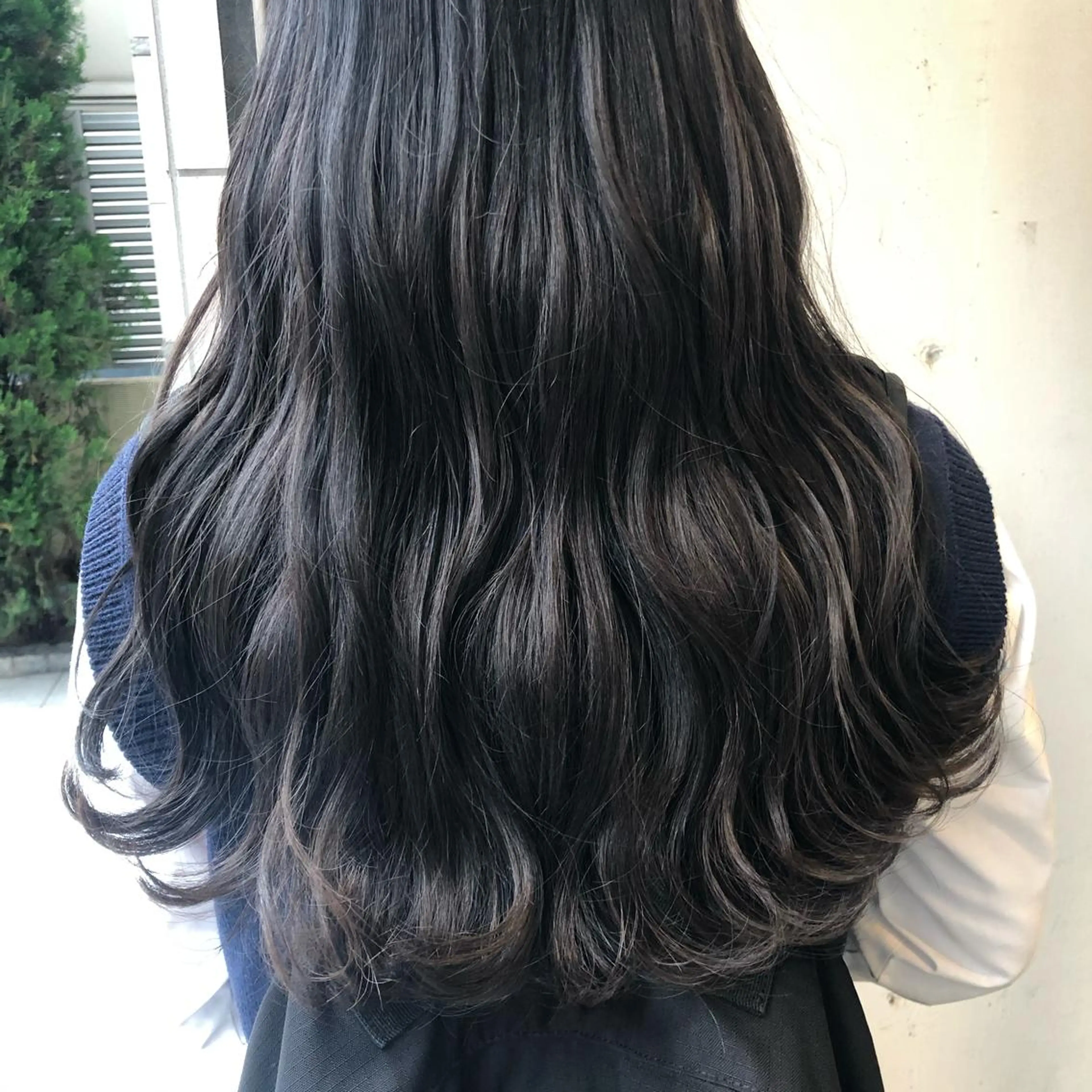 ロング カラー アディクシーカラー ダークシルバー シルバー ヘアカラー トリートメント 💚 nao💚のヘアスタイル