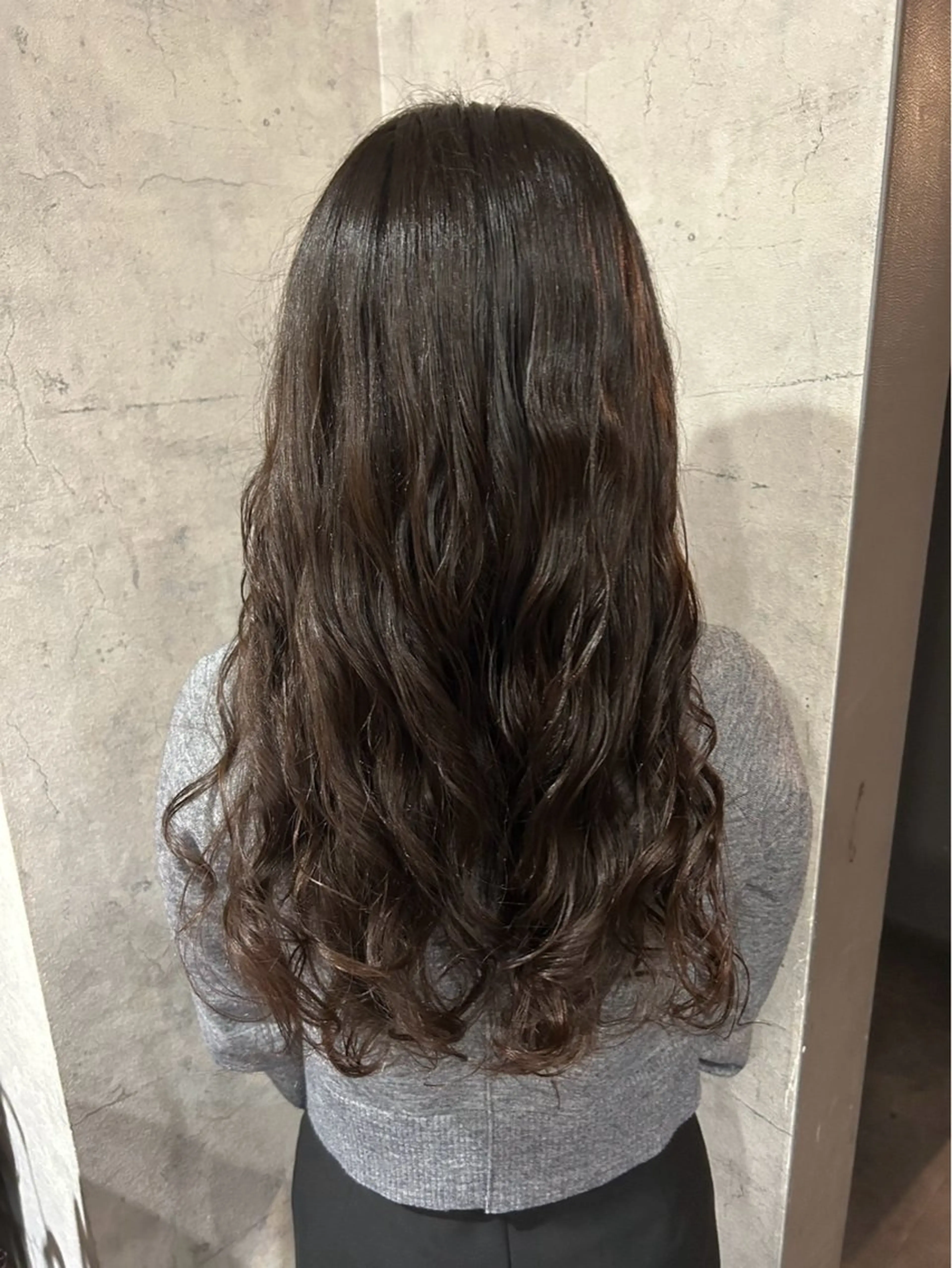 ロング カット パーマ Yuzumi／ ハイトーン／パーマのヘアスタイル