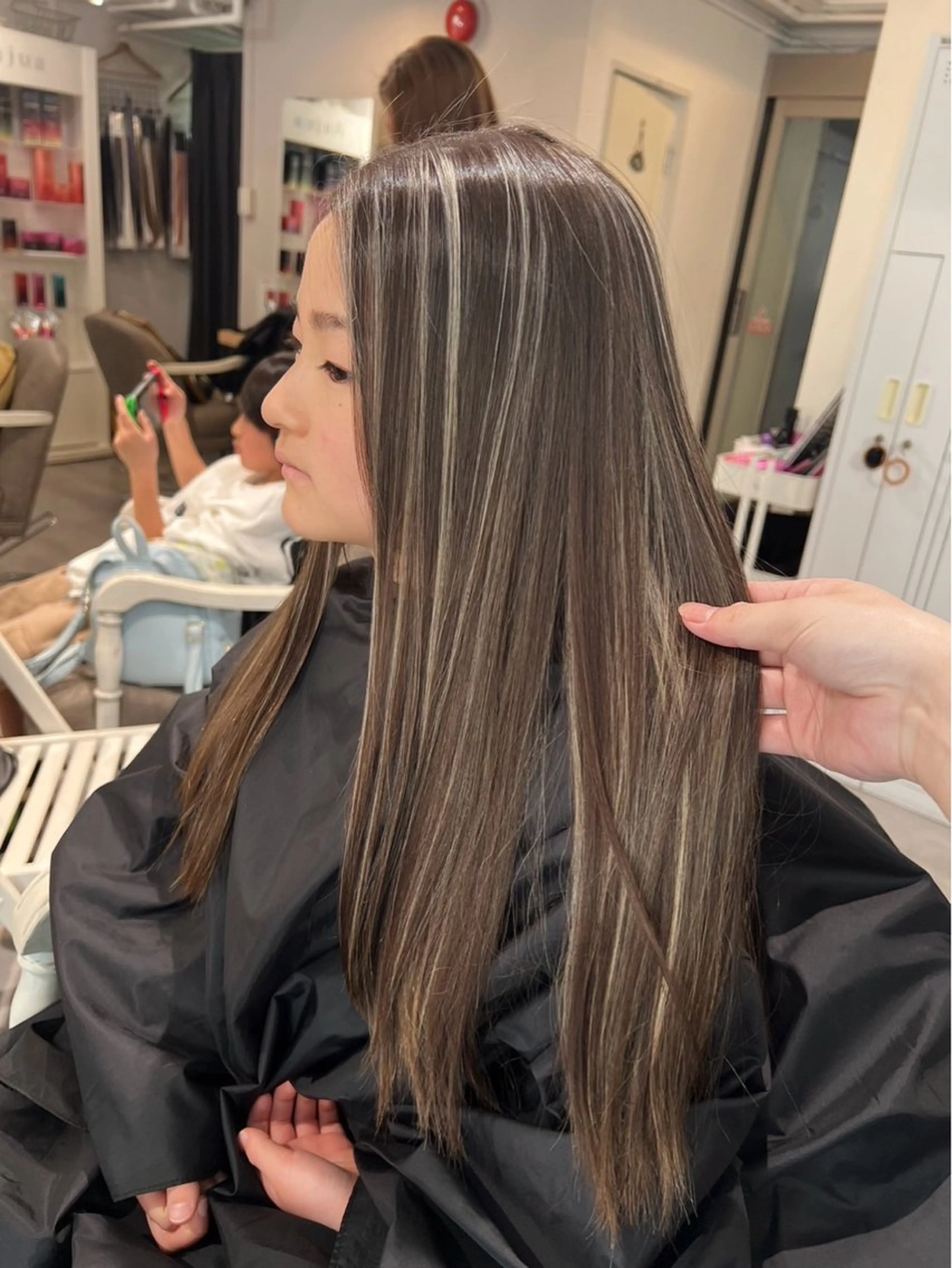 ロング カラー グレージュ ハイライトカラー ハイライト ヘアカラー トリートメント 指名数No.1 /NAOYAのヘアスタイル