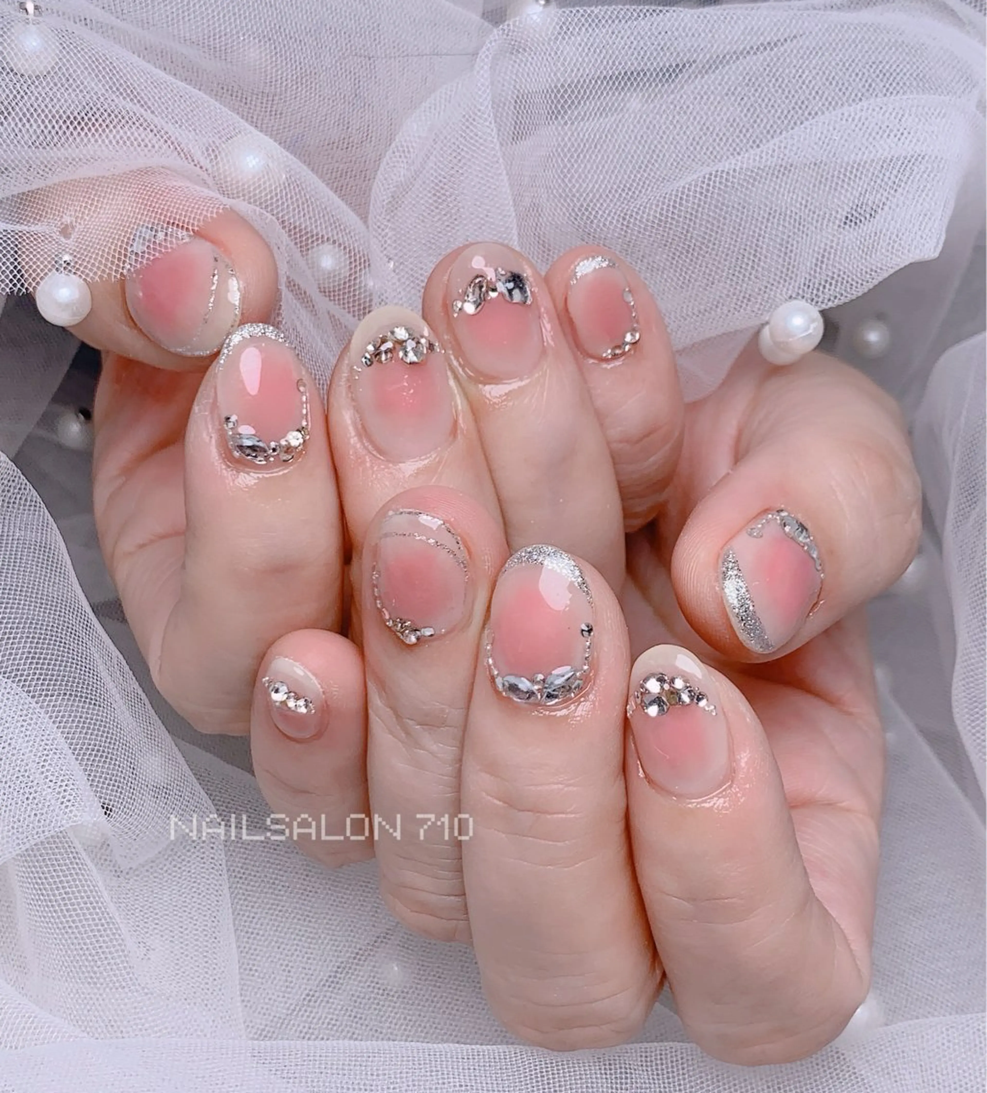 ネイル チークネイル キラキラネイル ストーンネイル ナナイチゼロ I.Naoのネイルデザイン