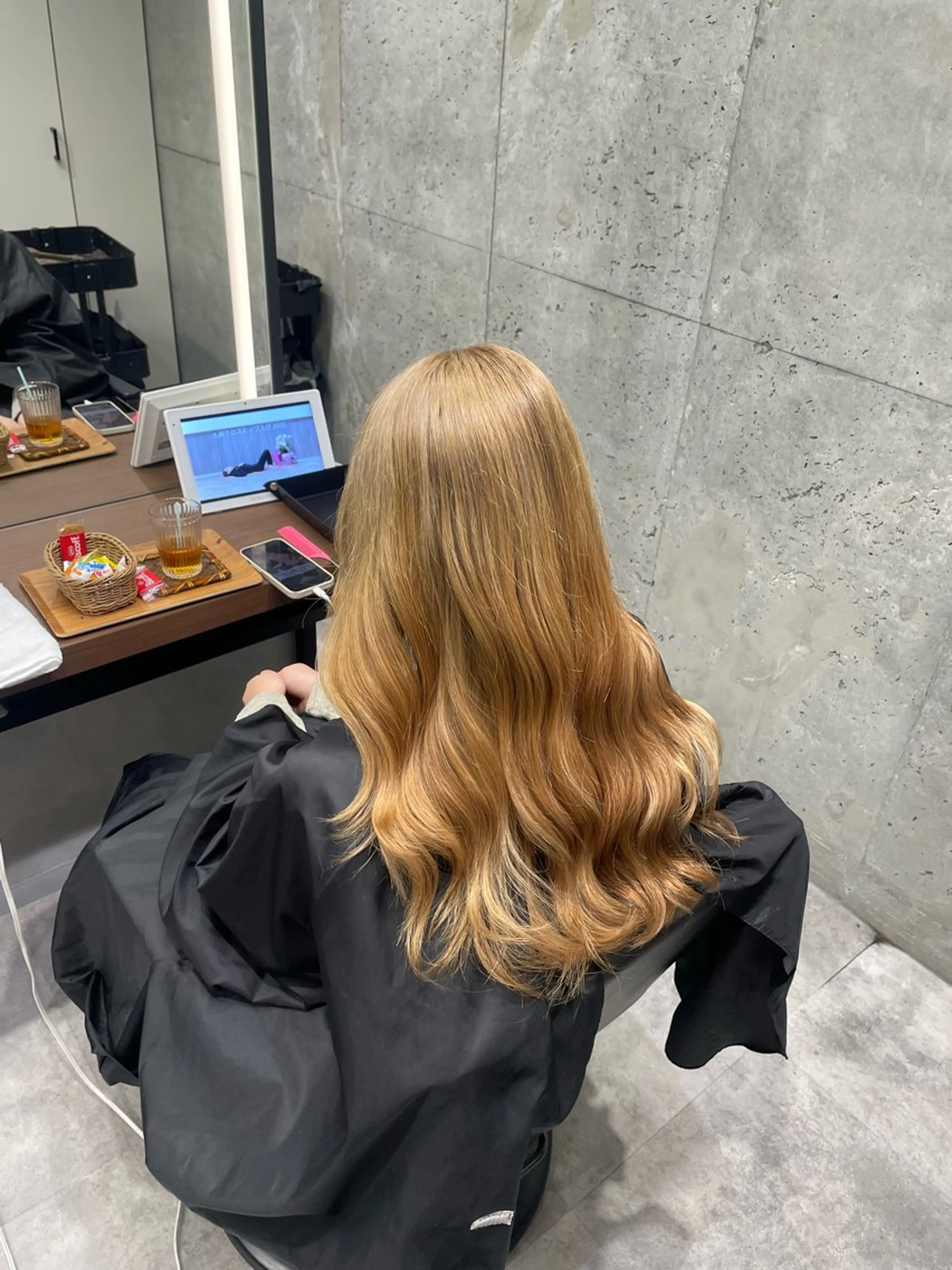 カラー ブリーチ ケアブリーチ 暖色/ハイトーン/ カラー/HBLのヘアスタイル