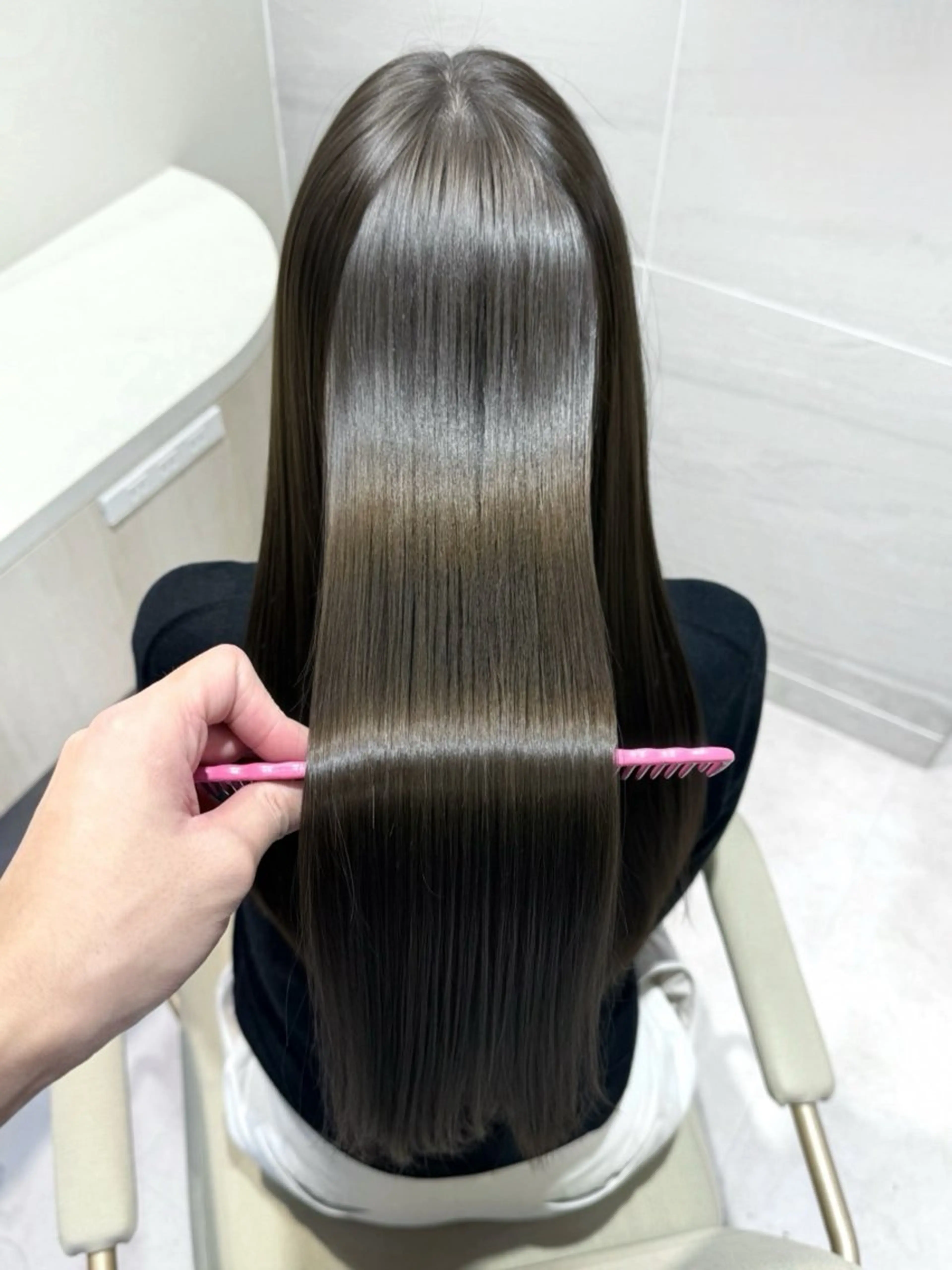 ロング カラー グレージュ オリーブグレージュ オリーブグレー カット ヘアカラー トリートメント 透明感カラー🌿 グレージュ🐺陽介のヘアスタイル