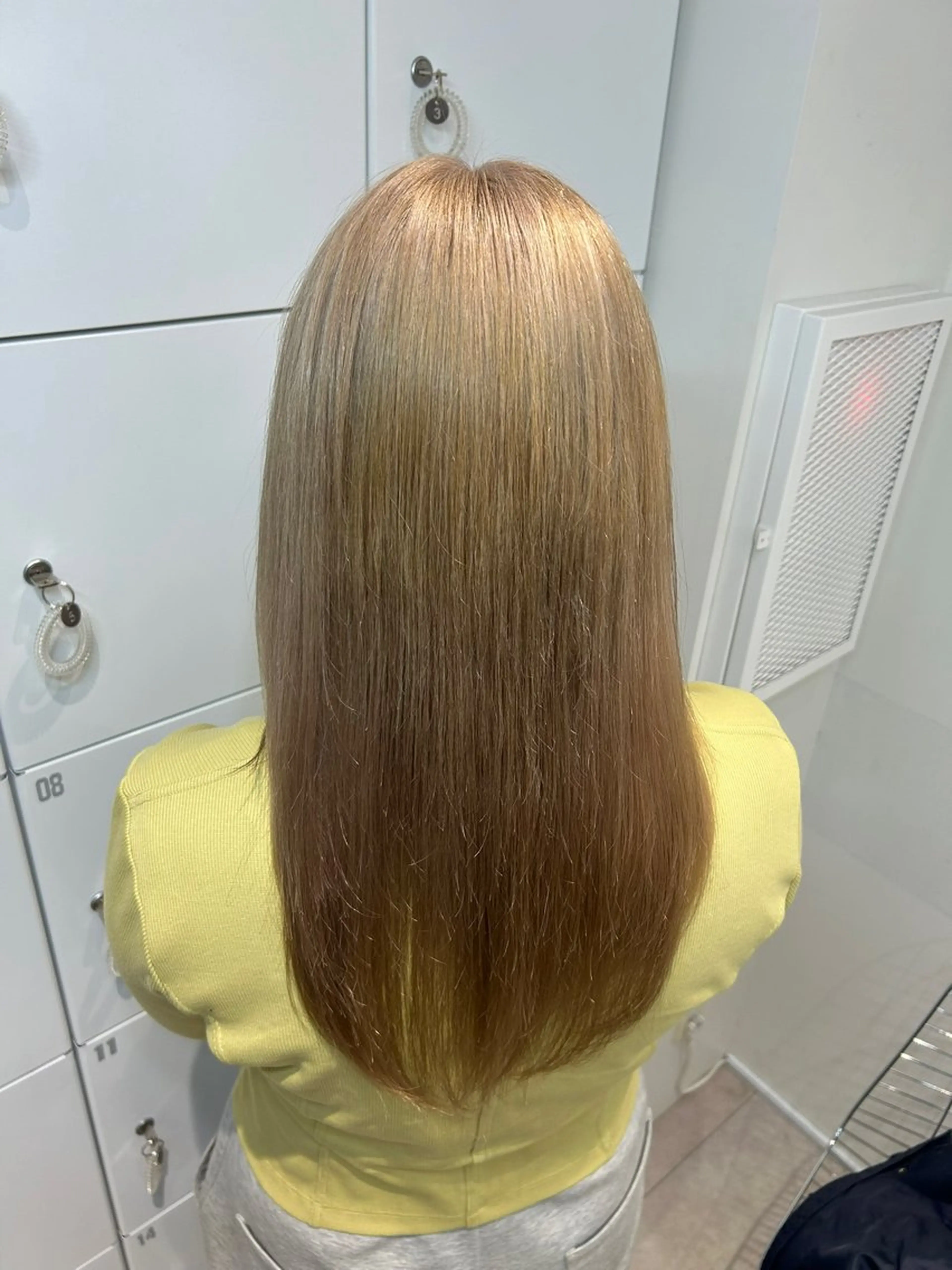 セミロング ヘアカラー 🫧ミルクティー ブリーチRIKU🫧のヘアスタイル