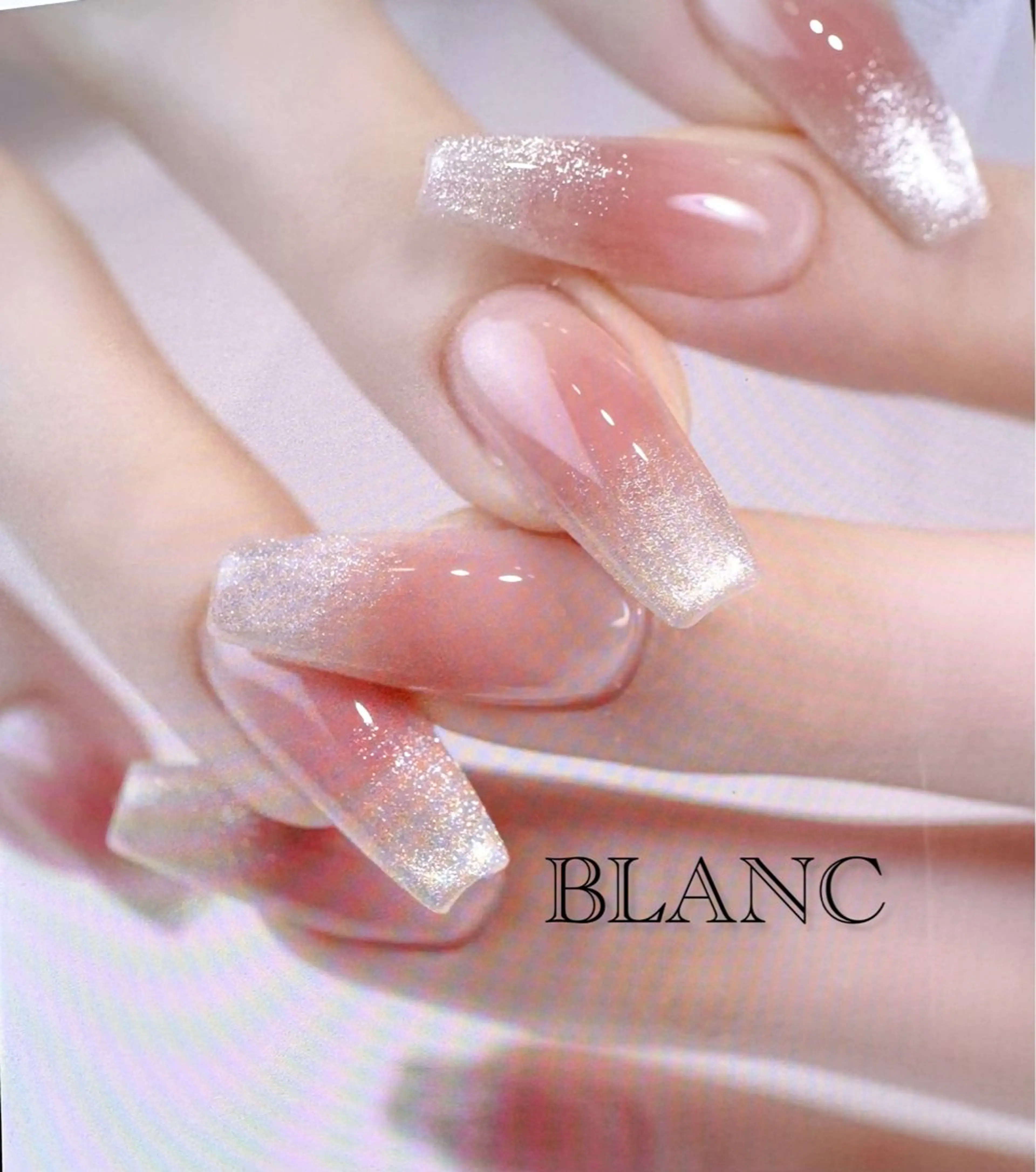 ネイル チークネイル 長さ出し ニュアンスネイル ネイルチップ ハンドネイル BLANC （ブラン）のネイルデザイン