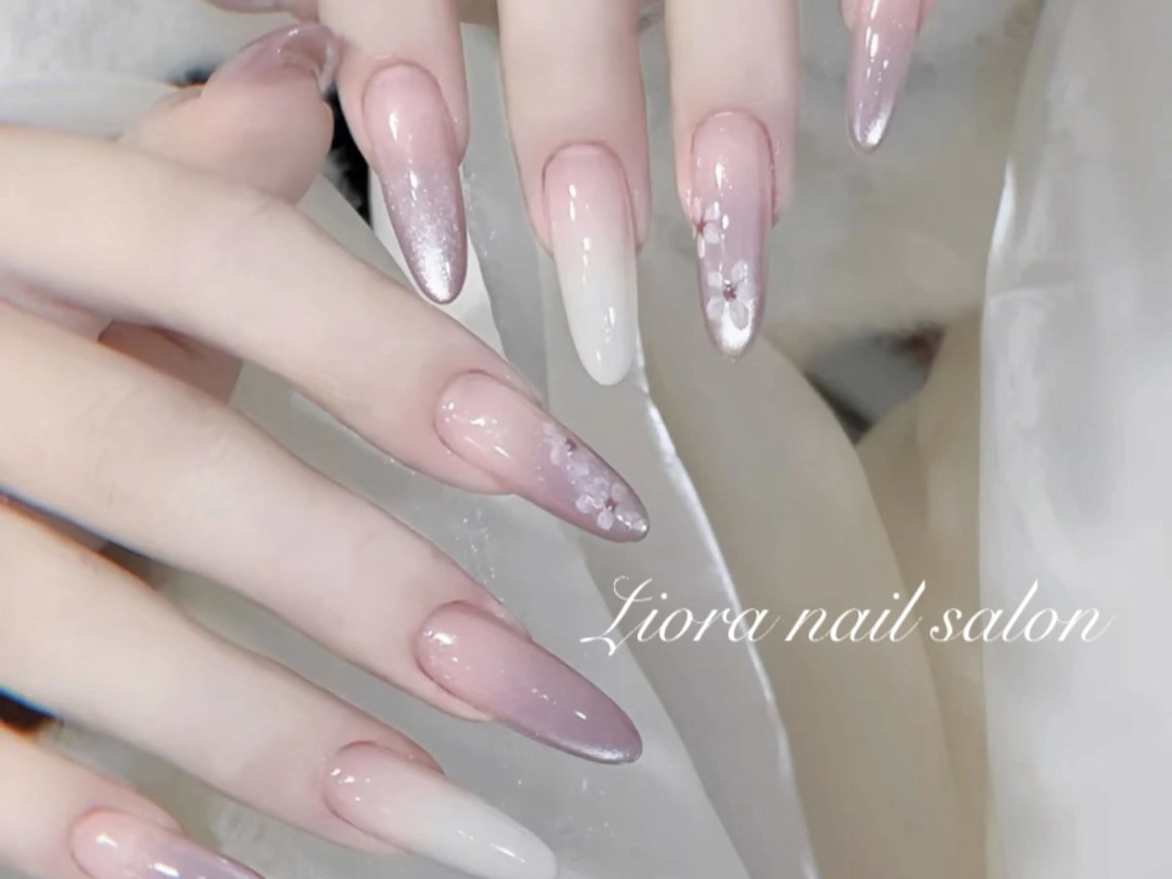ネイル フレンチネイル ジェルネイル ガーリー グラデーション キラキラネイル ハンドネイル Liora nail スカルプ専門店のネイルデザイン
