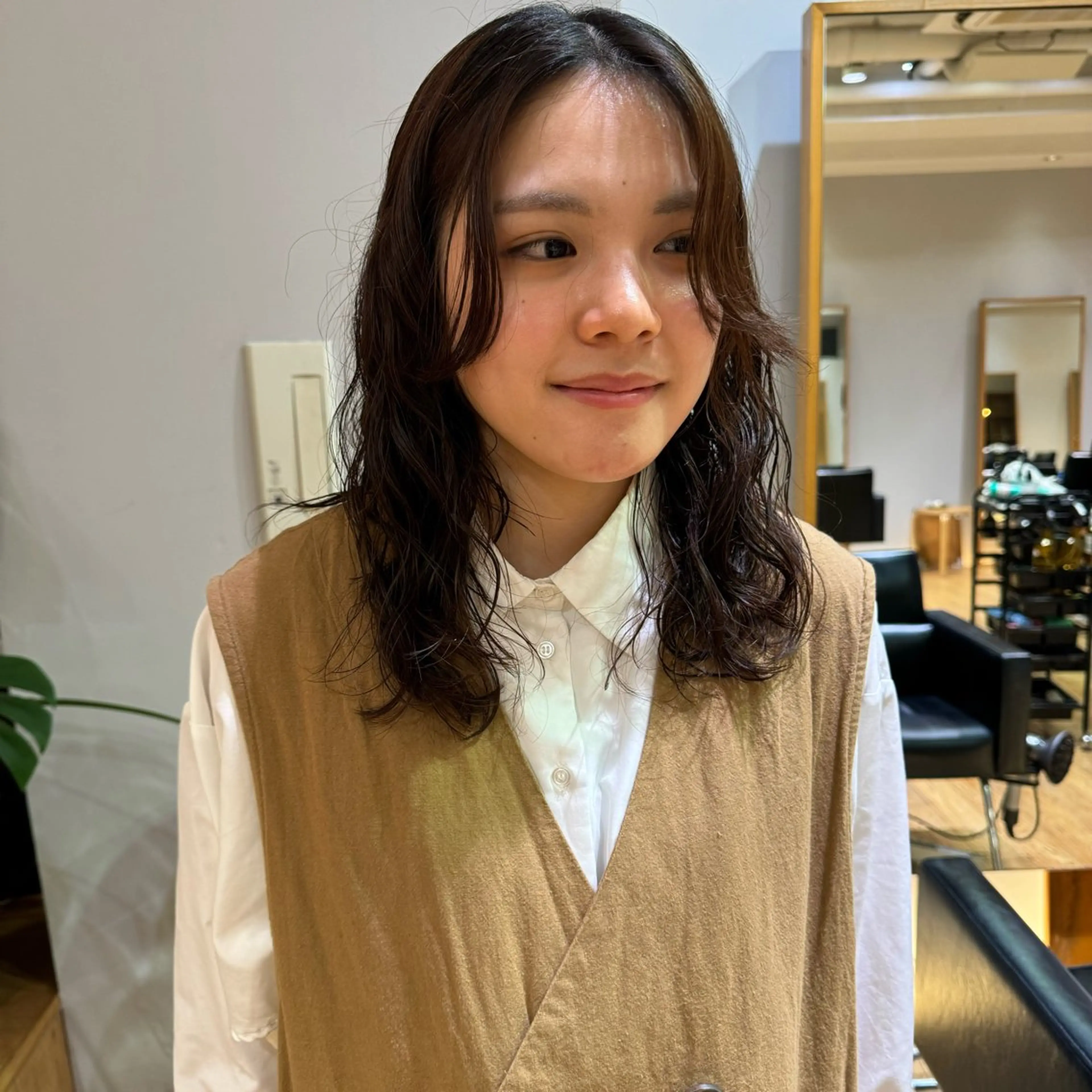 ミディアム 大橋 芽衣のヘアスタイル