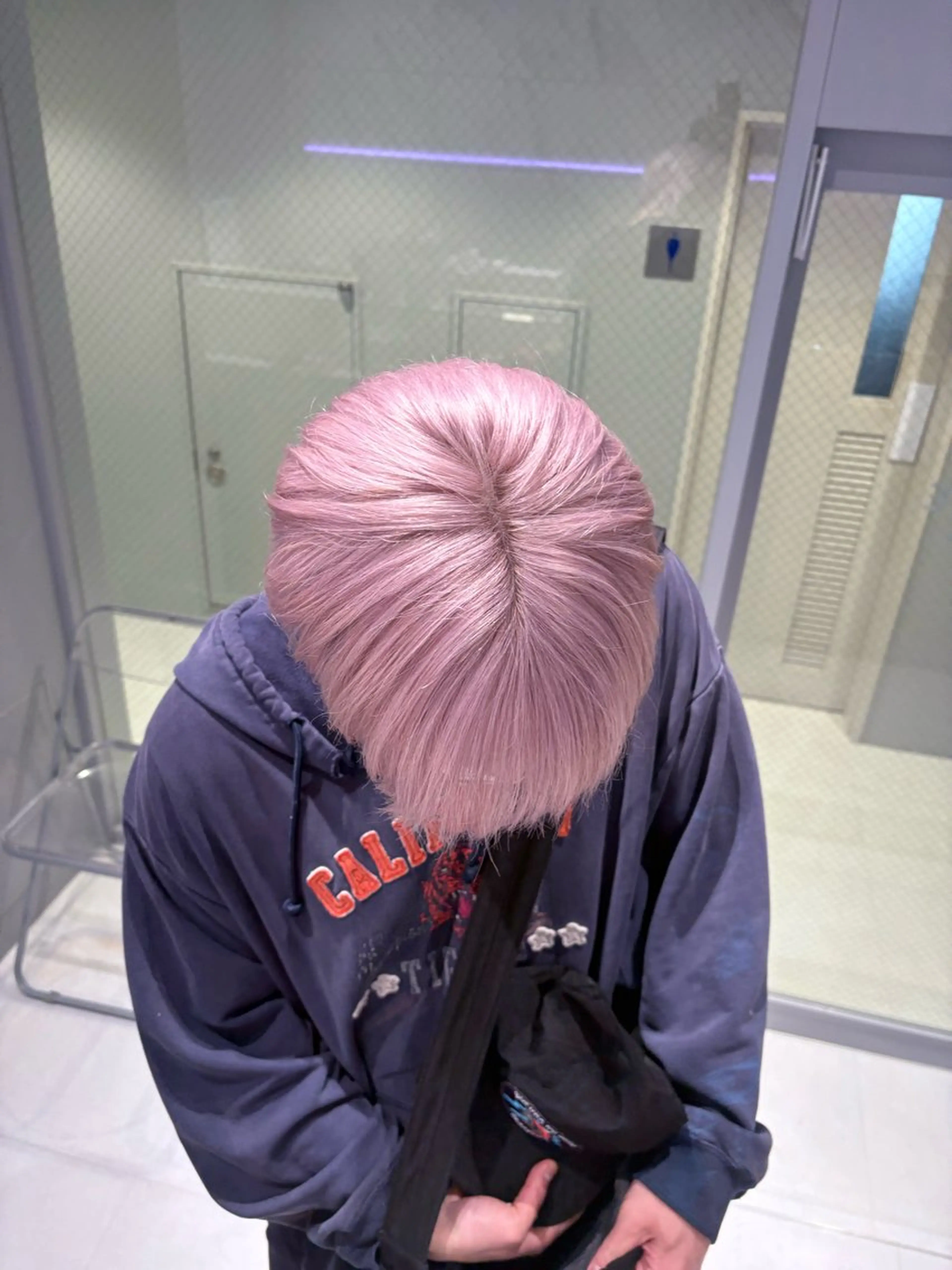 ショート カラー メンズ メンズブリーチ ブリーチ ラベンダーカラー カット ヘアカラー トリートメント 菜々🦖新宿 men's特化のヘアスタイル