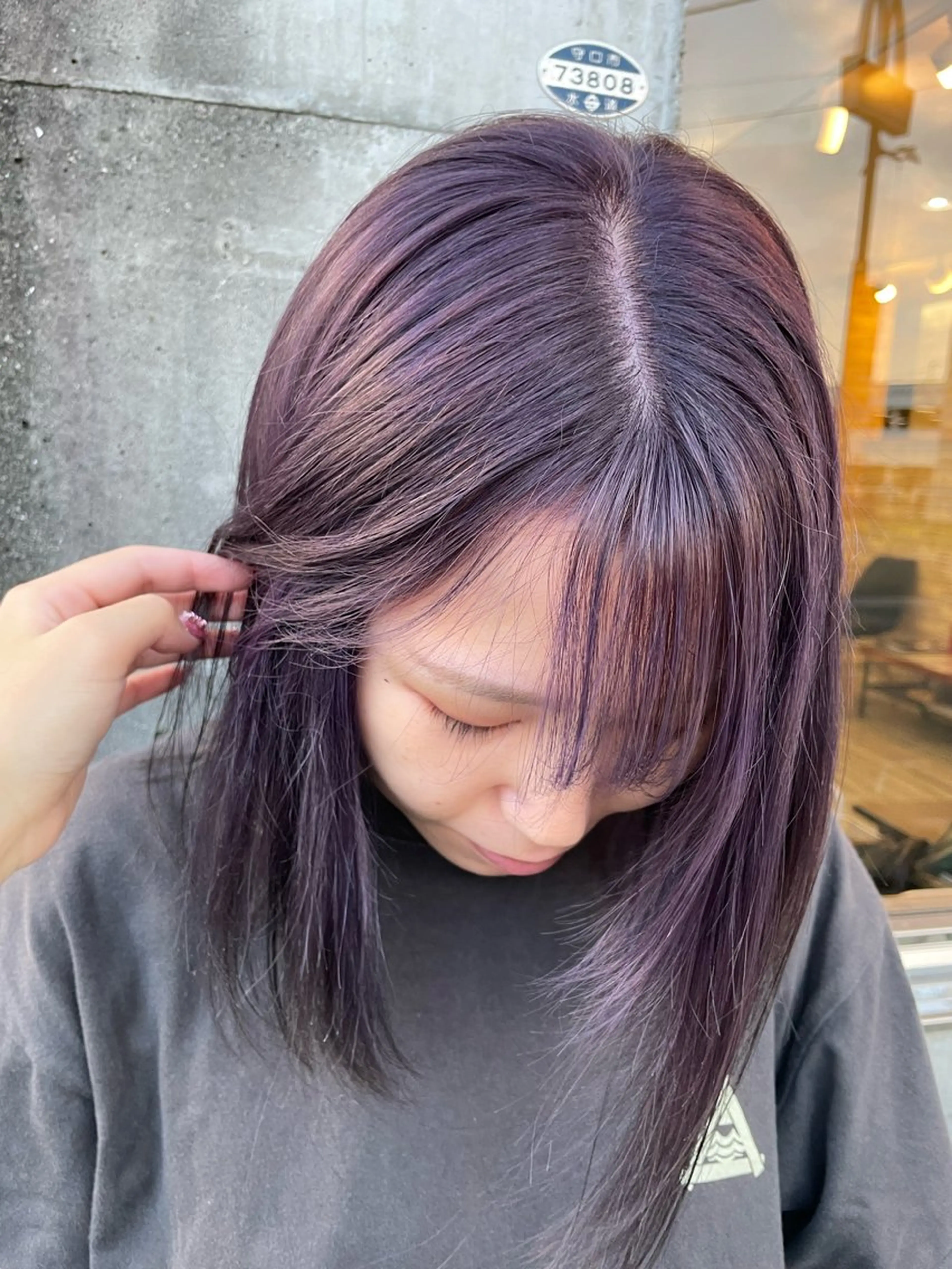 ミディアム カラー ブリーチ カット ヘアカラー シモダ クルミのヘアスタイル
