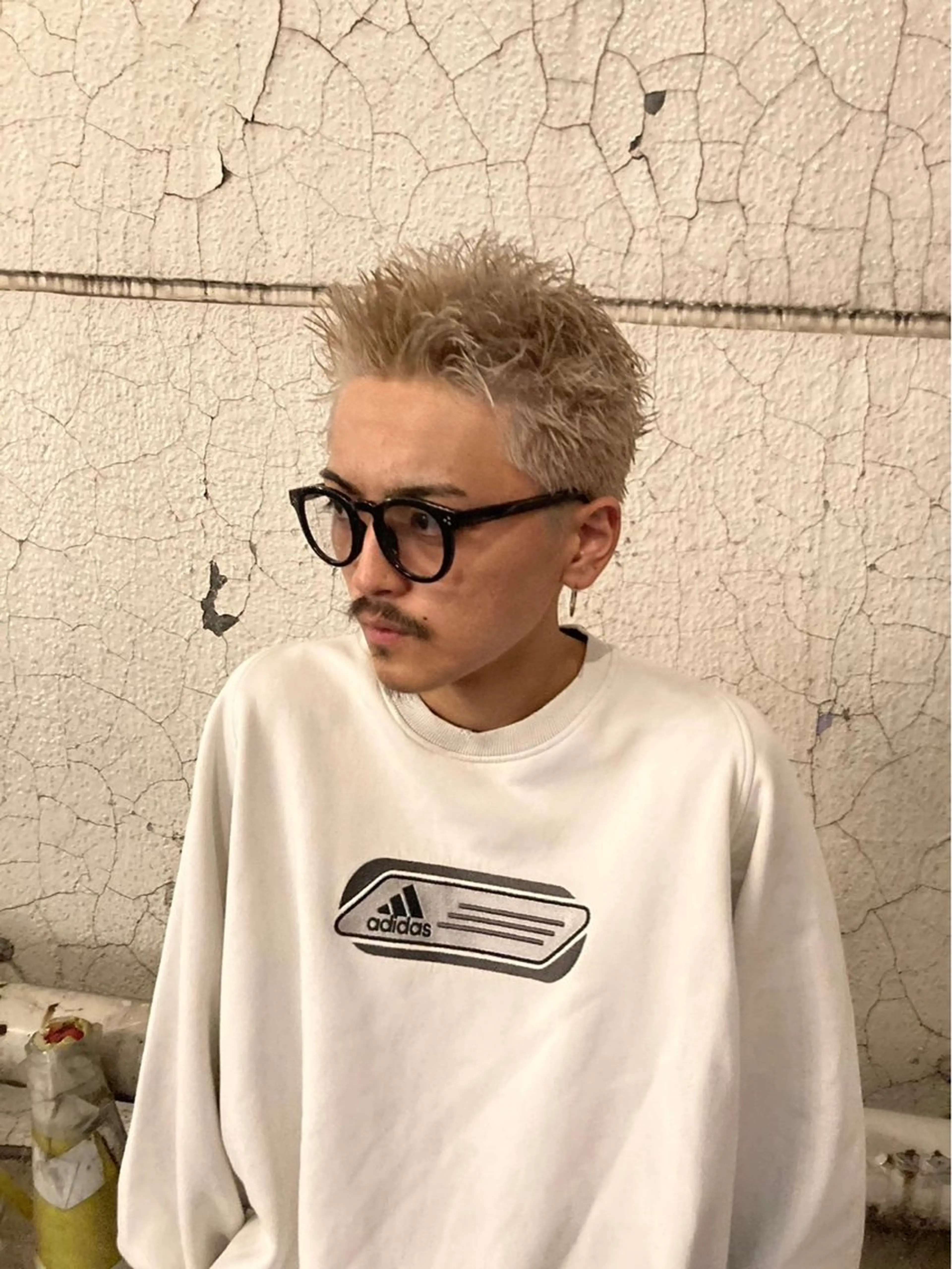 ショート カラー メンズ メンズハイトーン ハイトーンカラー フェザーパーマ浦和 スパイキーショートのヘアスタイル