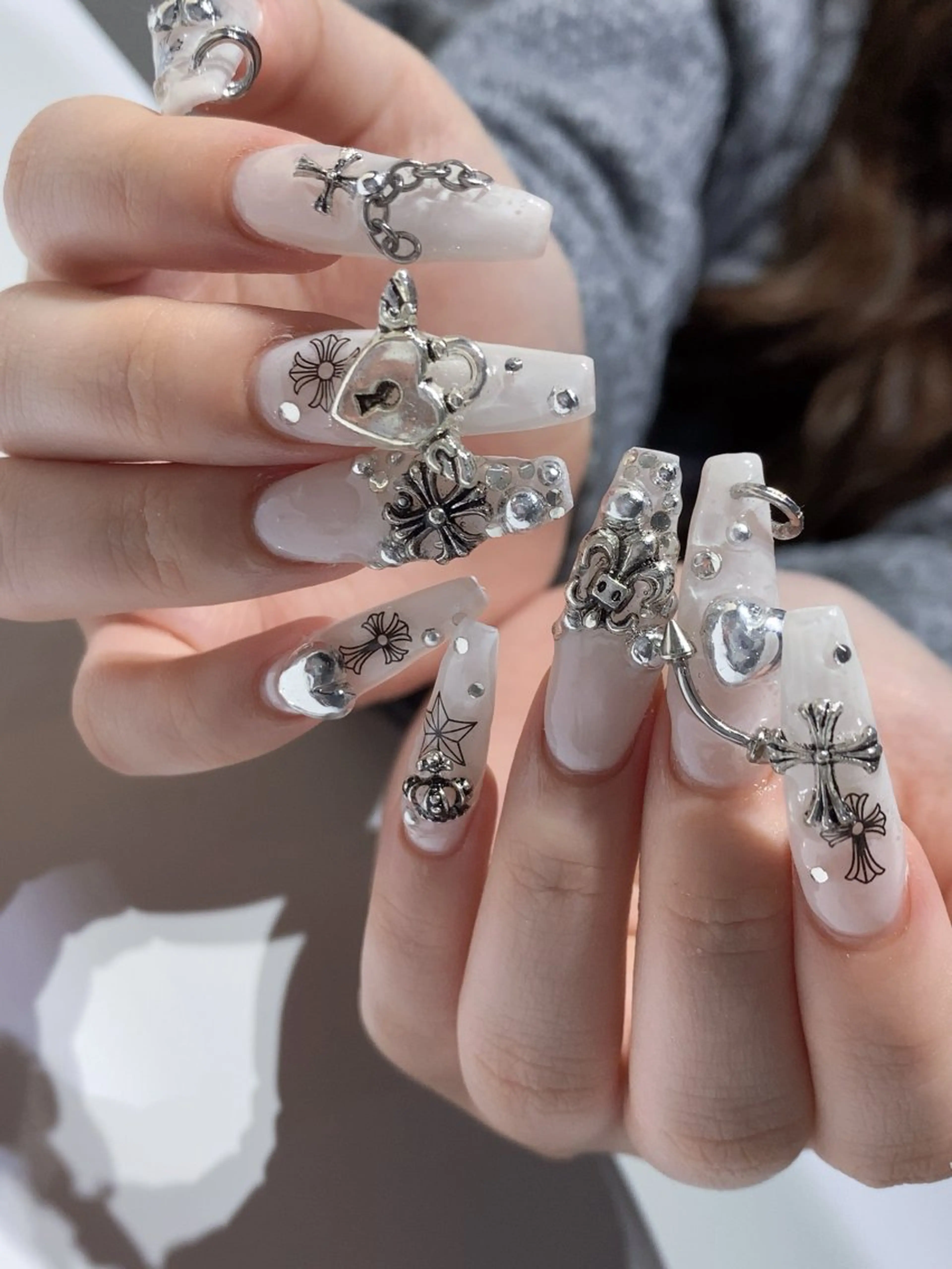 ネイル オーロラネイル ボルドー クリアネイル フラッシュネイル フットネイル 持ち込み長さだし特化 NAO/心斎橋ネイルのネイルデザイン