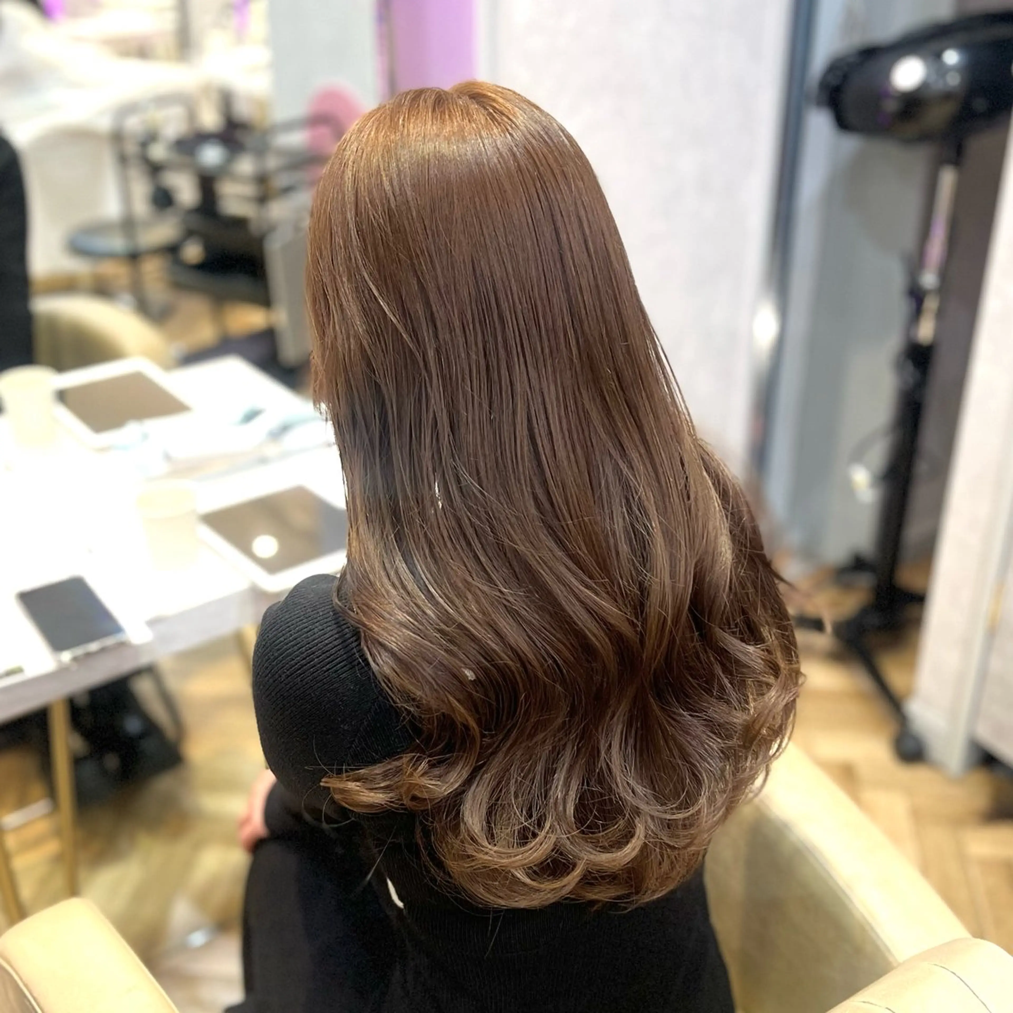 ロング カラー ベージュカラー ブリーチ ブリーチなしカラー カット ヘアカラー トリートメント ヘアセット 前髪/ 顔周り/とばみかのヘアスタイル