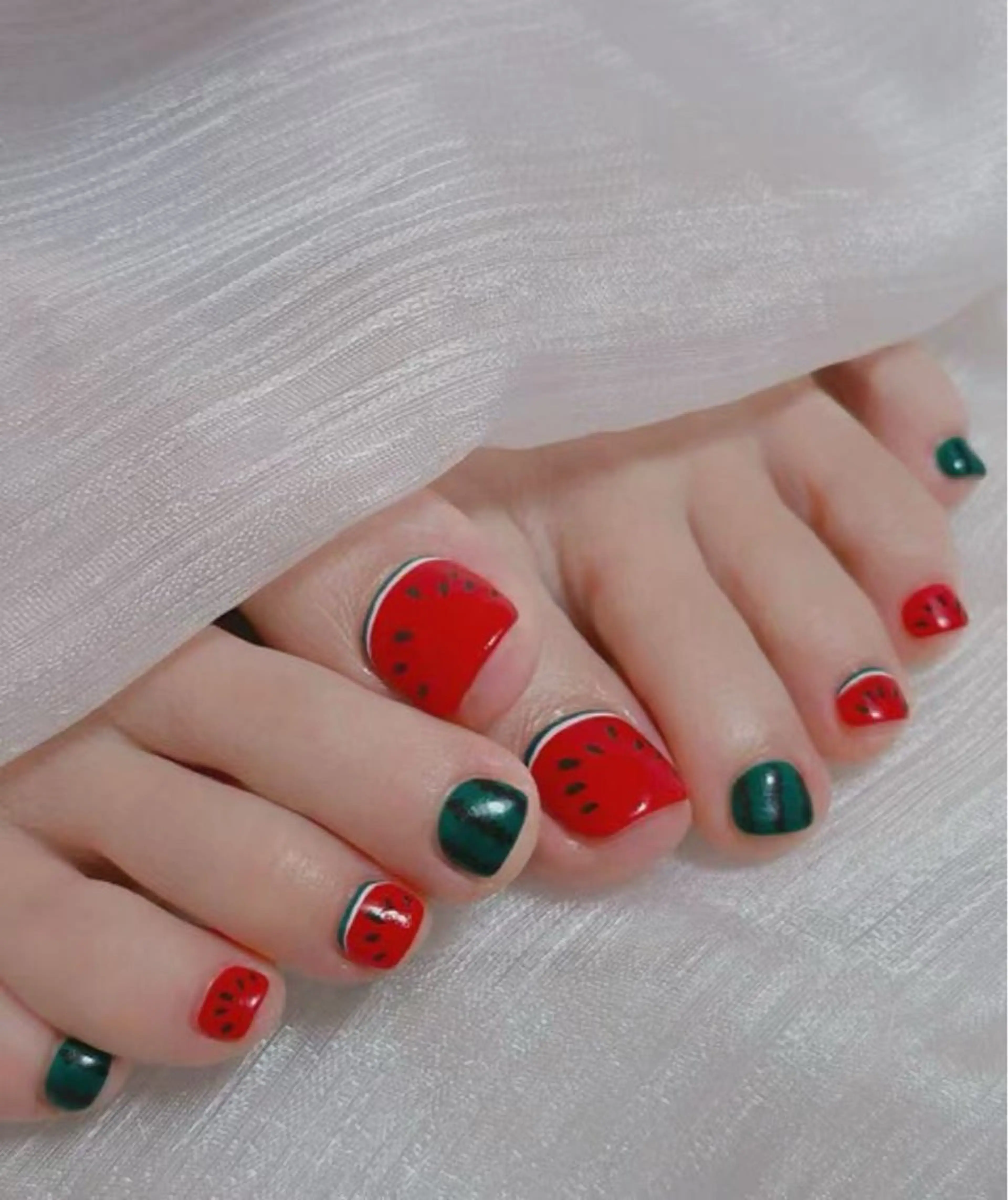 ネイル オーロラネイル 長さ出し フットネイル 韓国ネイル ラメ(グリッター) フットネイル THUMBS UP NAILのネイルデザイン