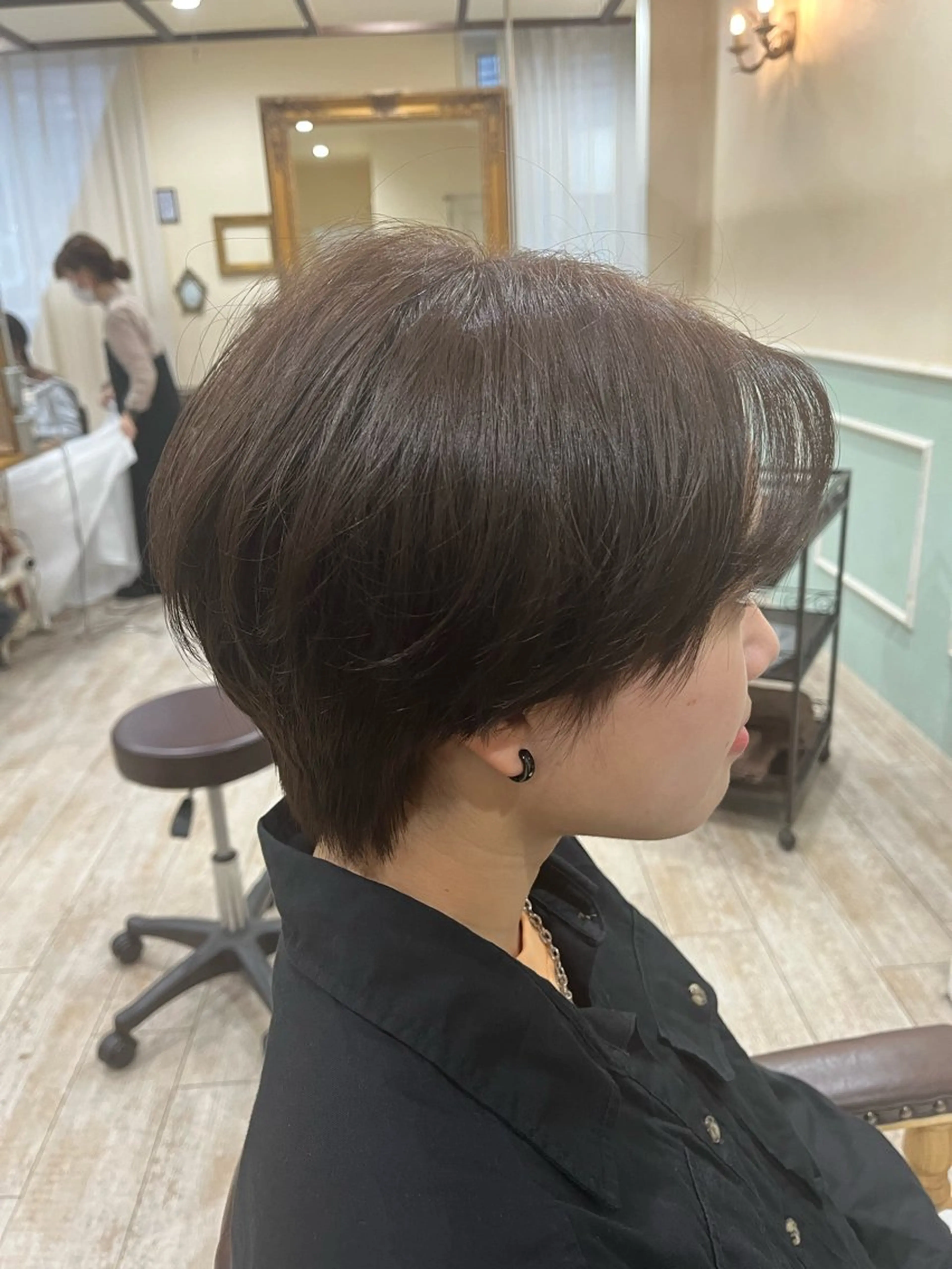 ショート アッシュ ヘアカラー ショートボブモデル縮 毛艶髪津田パーマのヘアスタイル