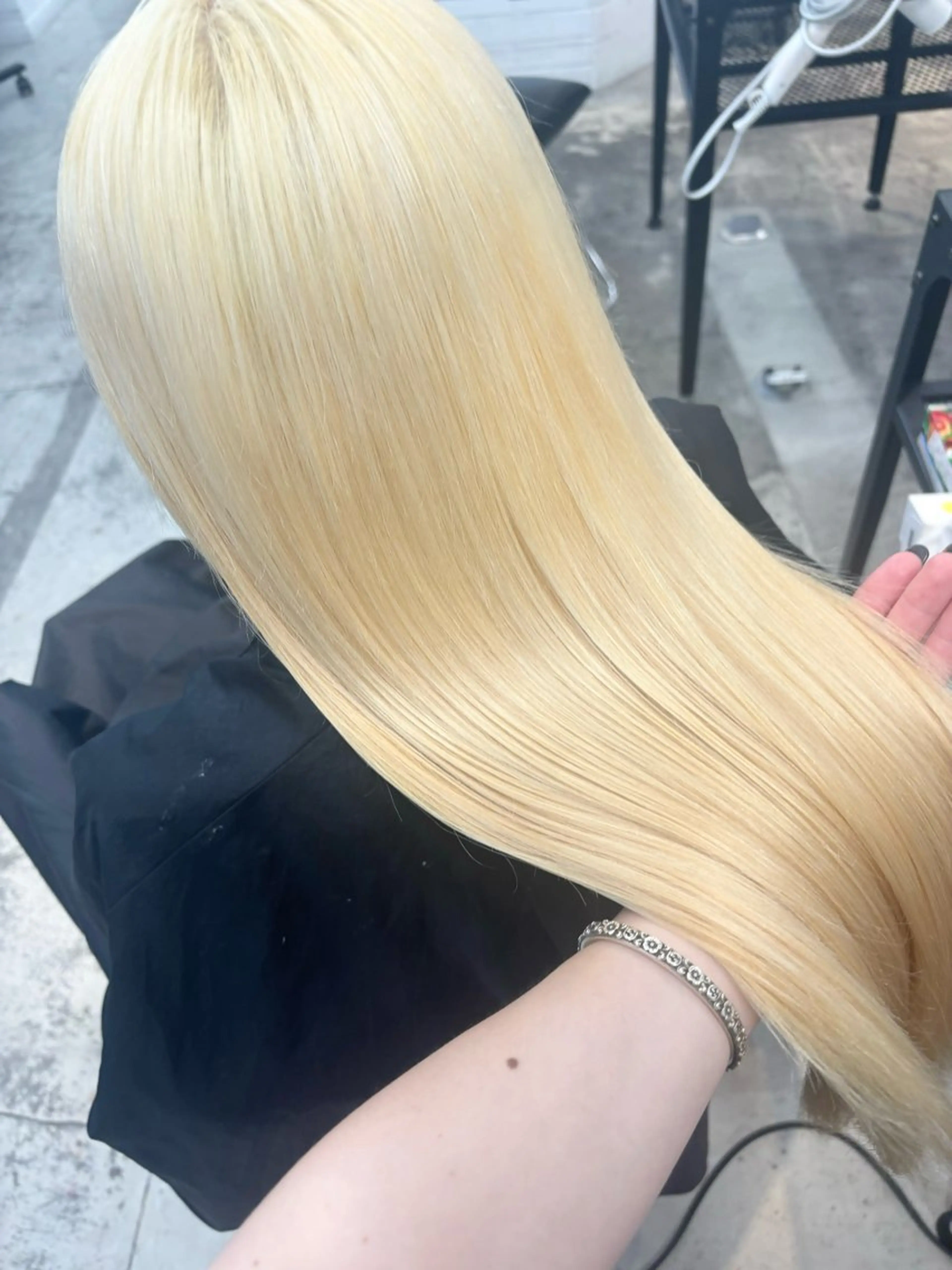 ロング ヘアアレンジ 髪質改善 トリートメント カット ヘアカラー 🎨ハイトーン/ 切りっぱなし みつきのヘアスタイル