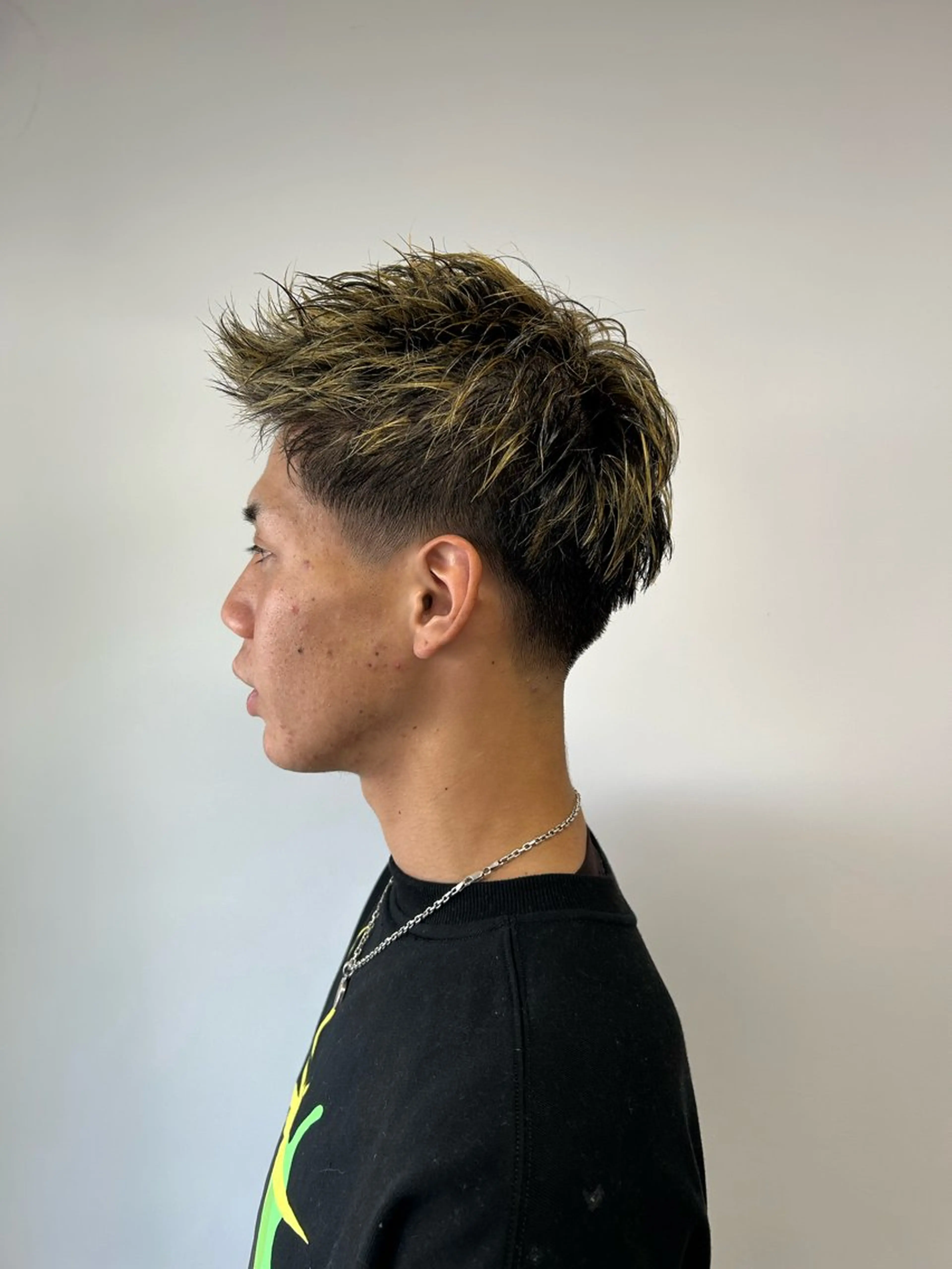 ショート メンズ ヘアカラー 相澤 拳のヘアスタイル