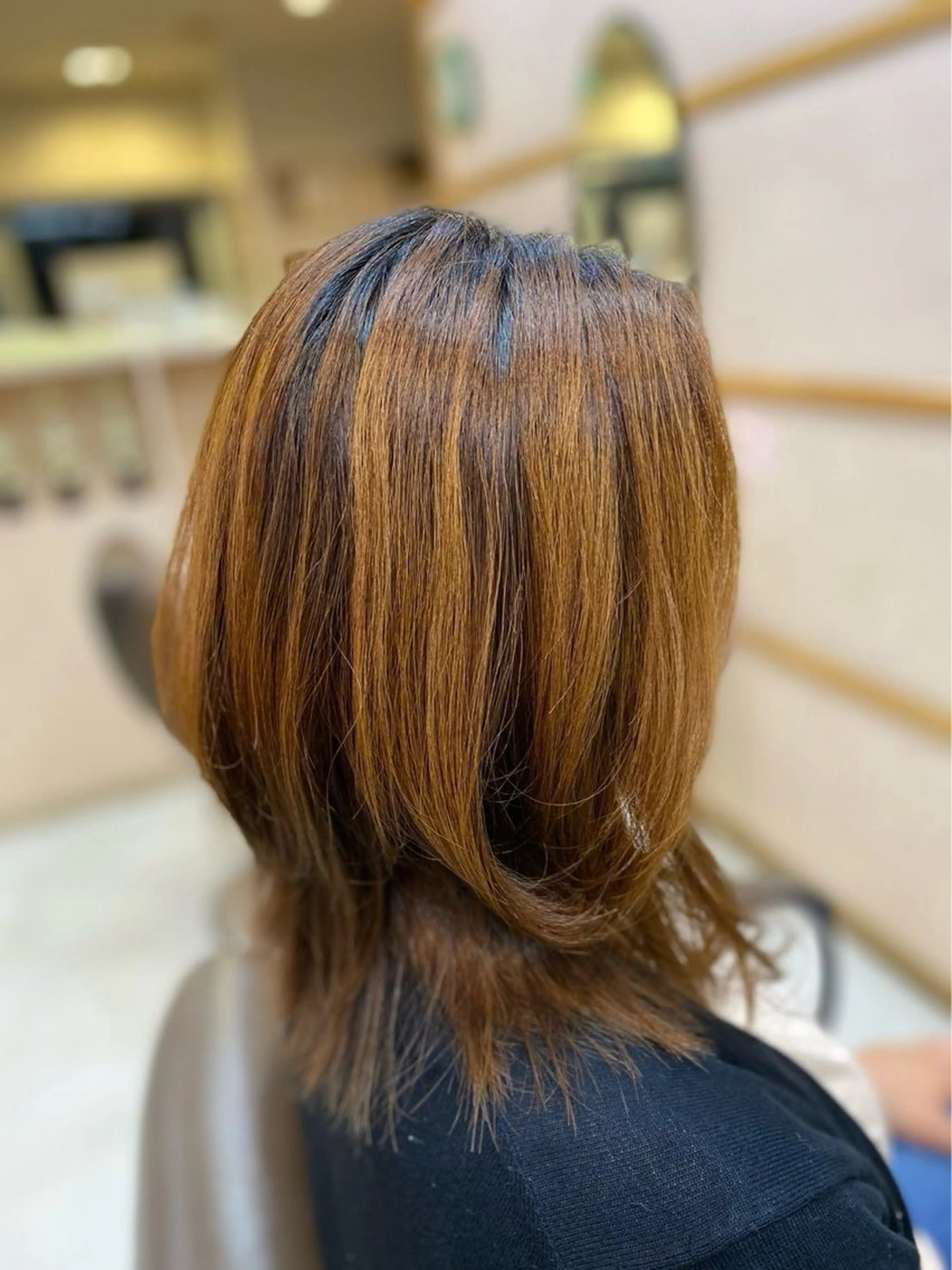 ミディアム くびれヘア くびれレイヤー レイヤーカット 西川 和輝のヘアスタイル