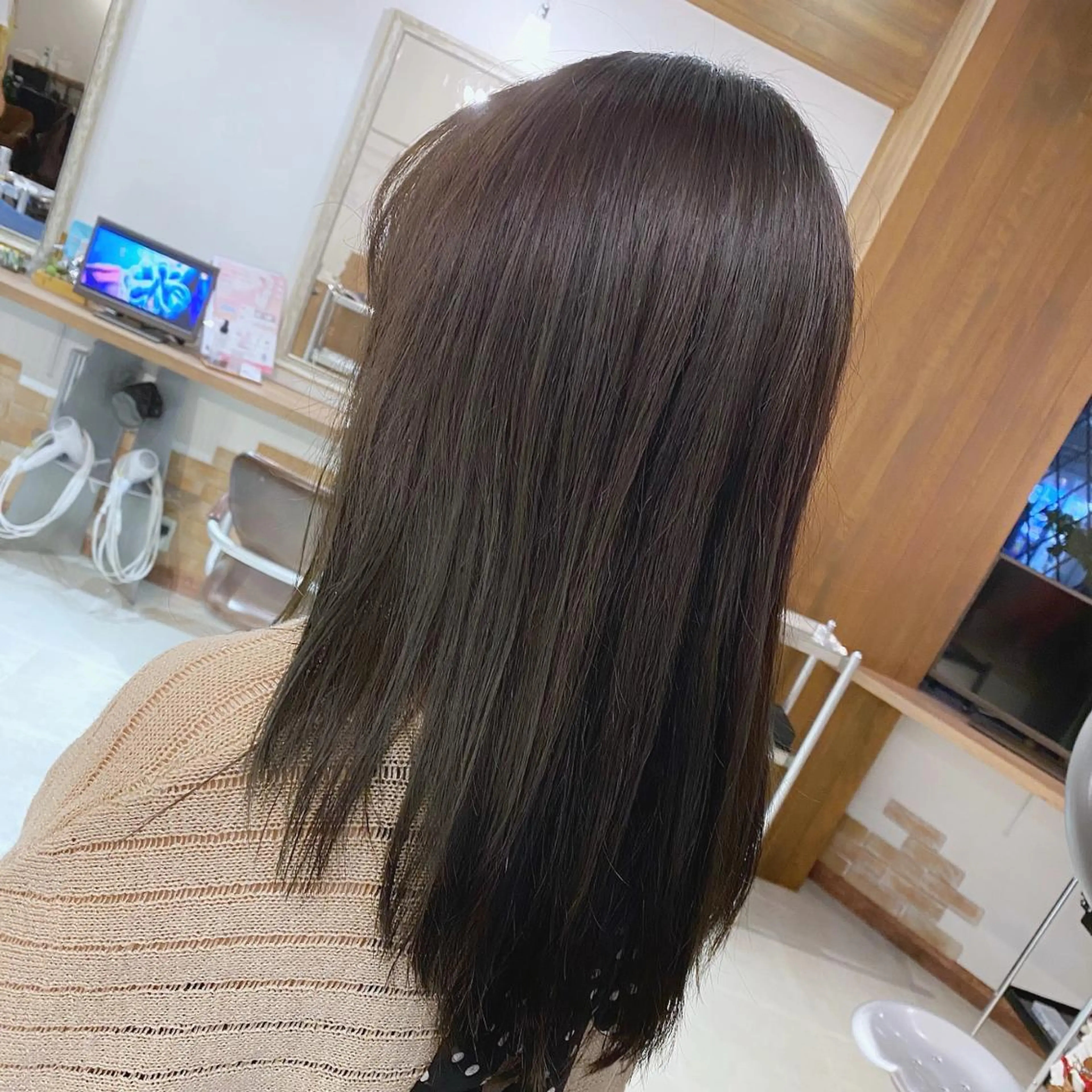 ロング カラー ロングレイヤー ダークグレー ダークグレージュ グレージュ 髪質改善 髪質改善特化 安東駿介のヘアスタイル