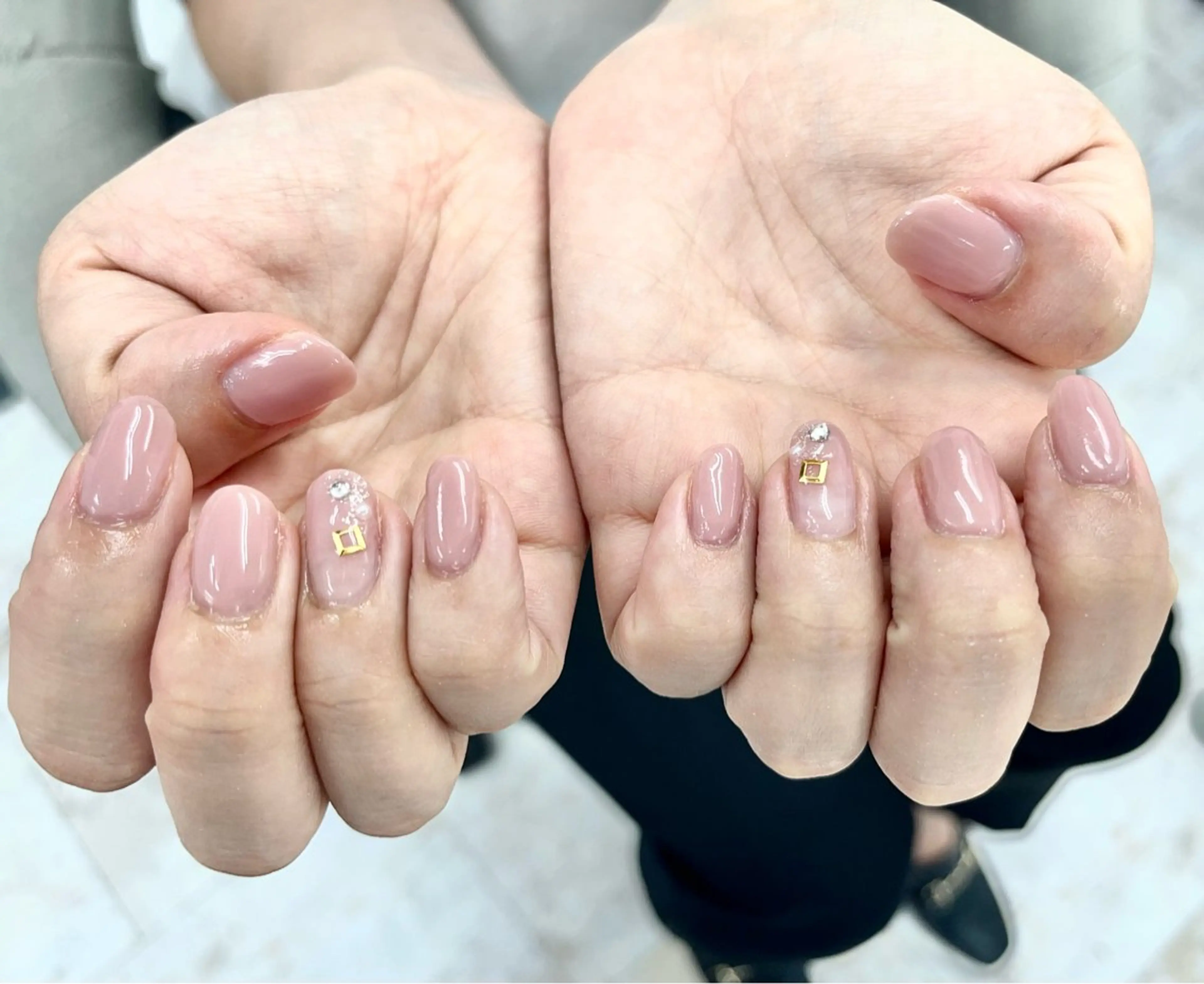 ネイル ピンク ピンクベージュ ストーンネイル ハンドネイル Bianca赤羽 信末のネイルデザイン