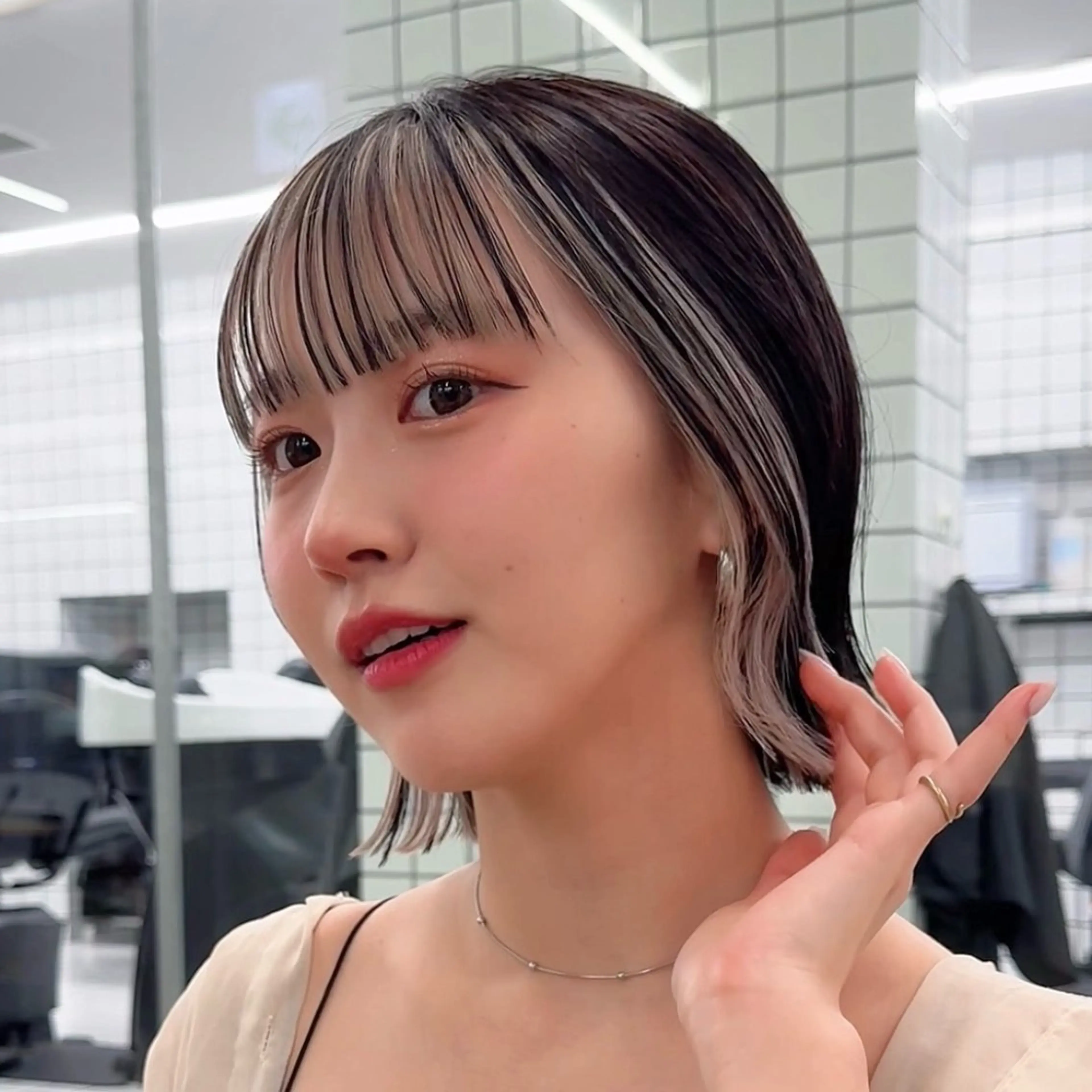 ショート カラー ブリーチ インナーカラー 柔らかいレイヤー🌿 大人ヘア/みっきーのヘアスタイル