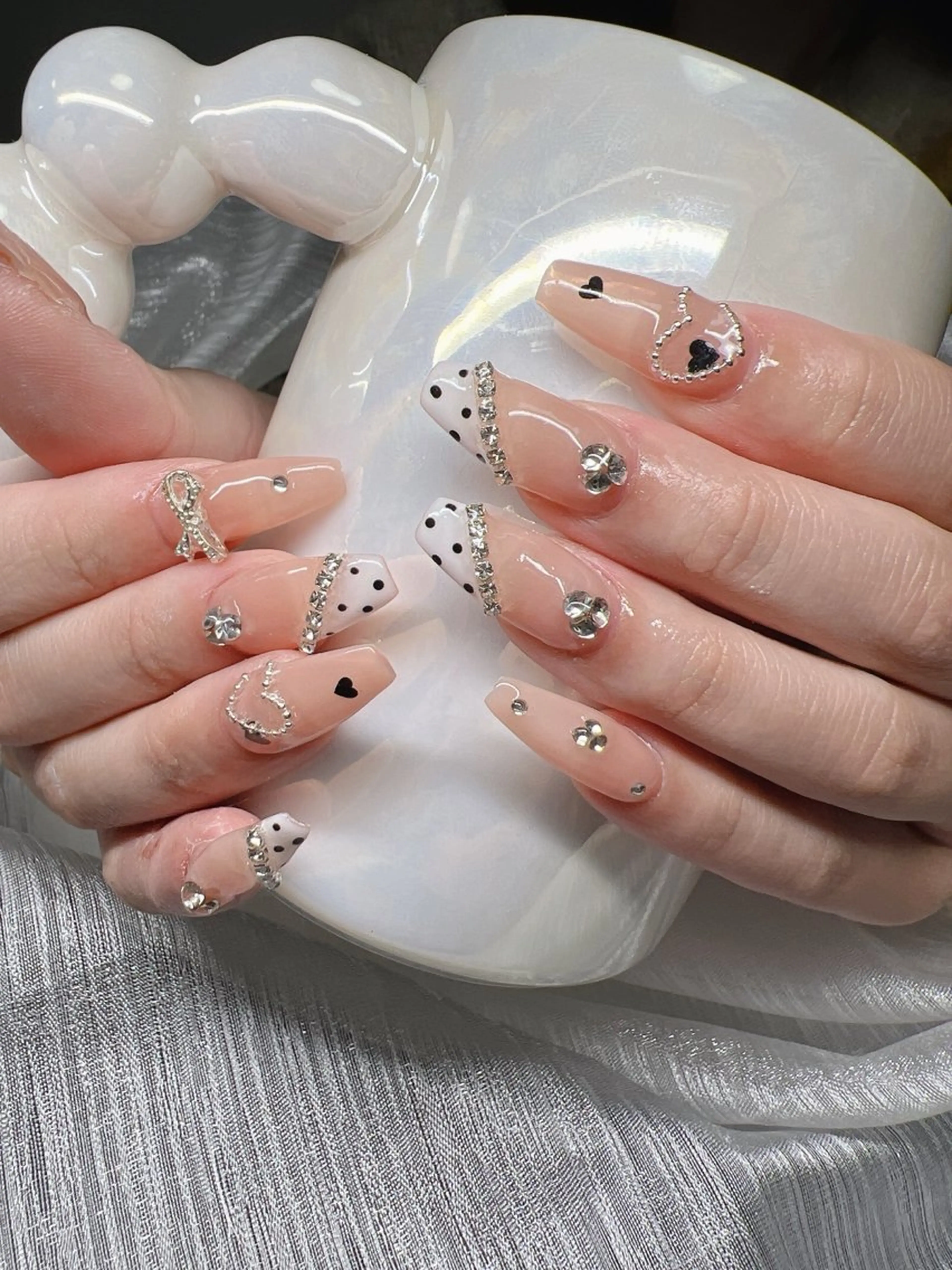 ネイル マグネットネイル ピンク ネイルチップ 冬ネイル Lee Nailsのネイルデザイン