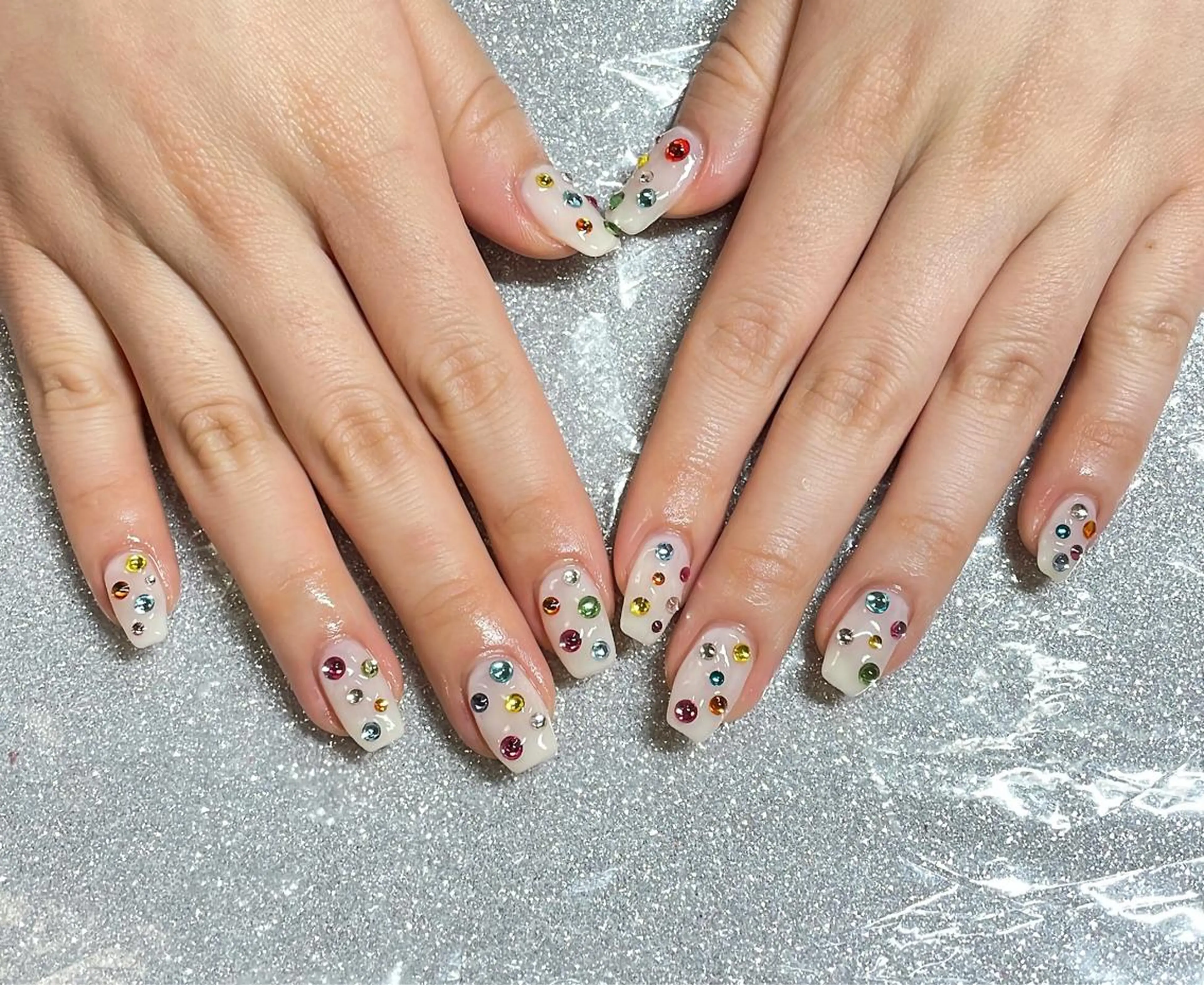 ネイル ハンドネイル VIERU 🌈🎀💖のネイルデザイン