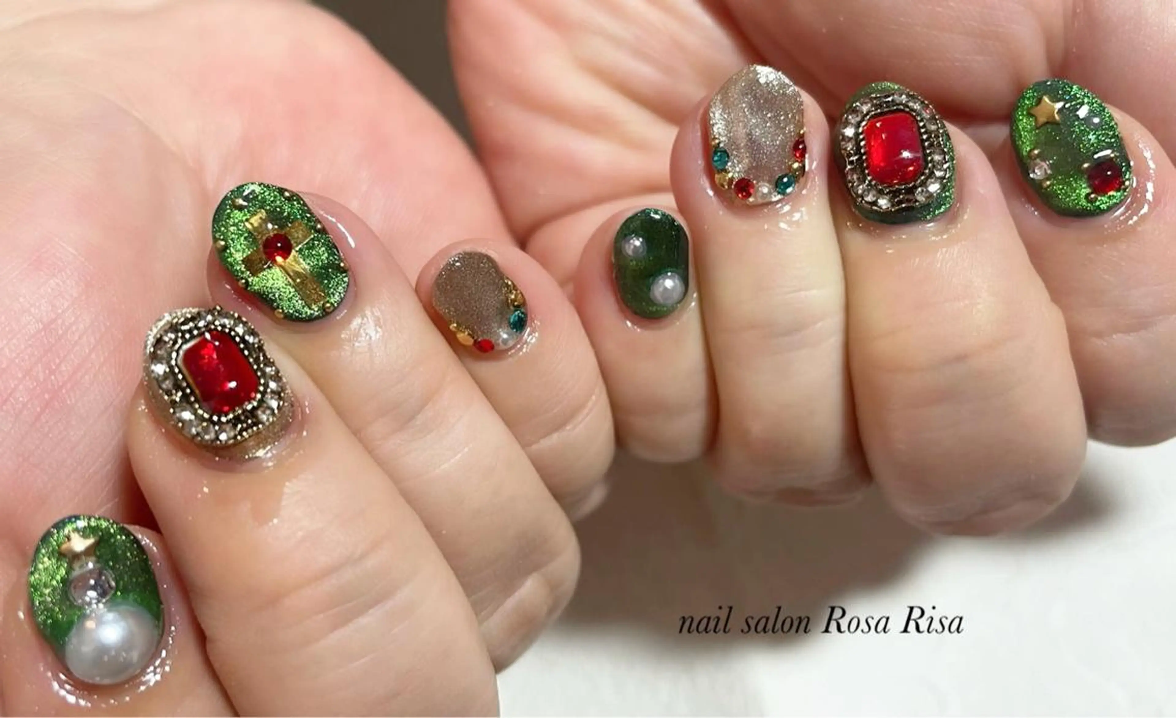 ショート ネイル クリスマス 冬ネイル クリスマス ネイルスタジオ シェイクユアハンズのネイルデザイン