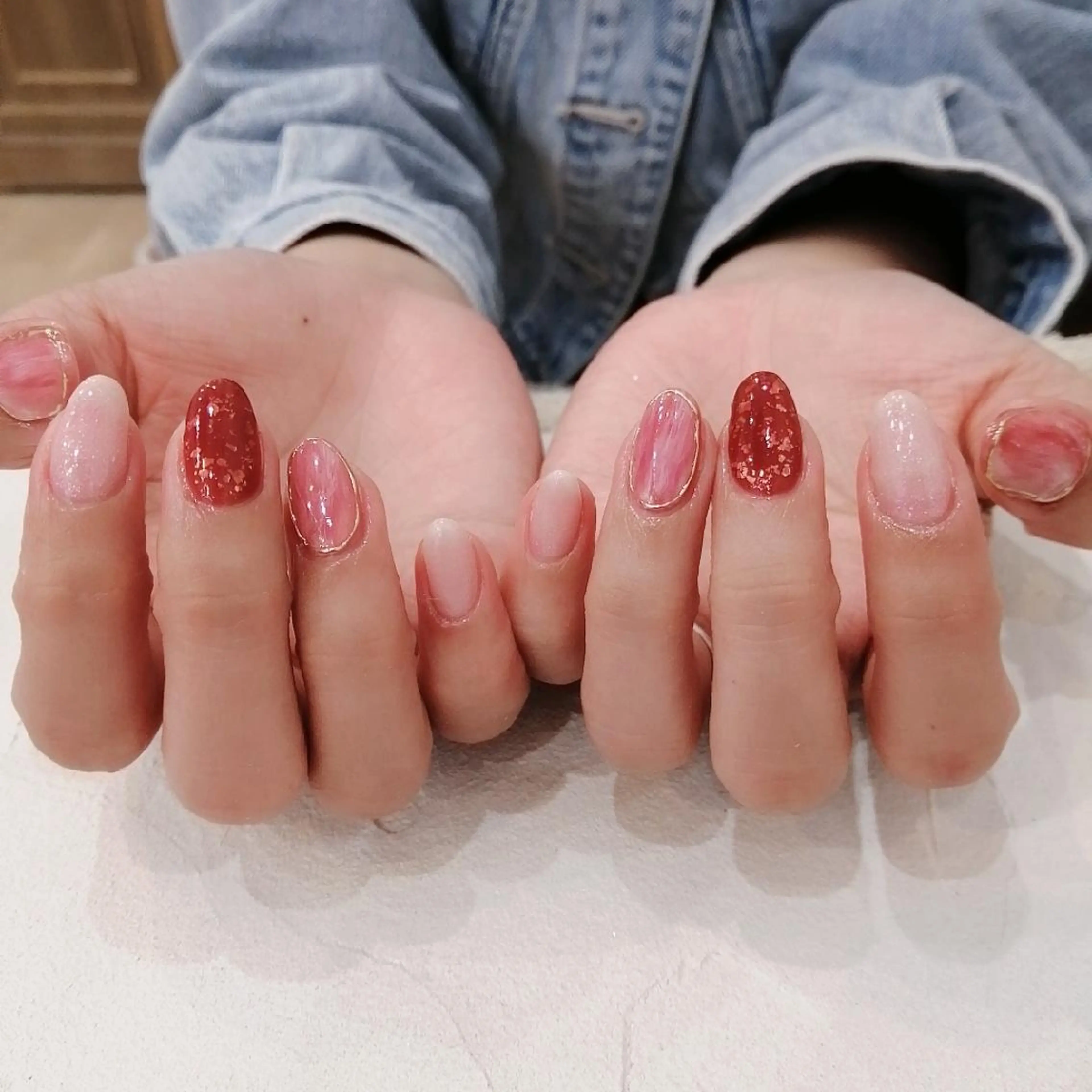 ネイル ニュアンスネイル 赤色 I.プライベート ネイルサロンのネイルデザイン
