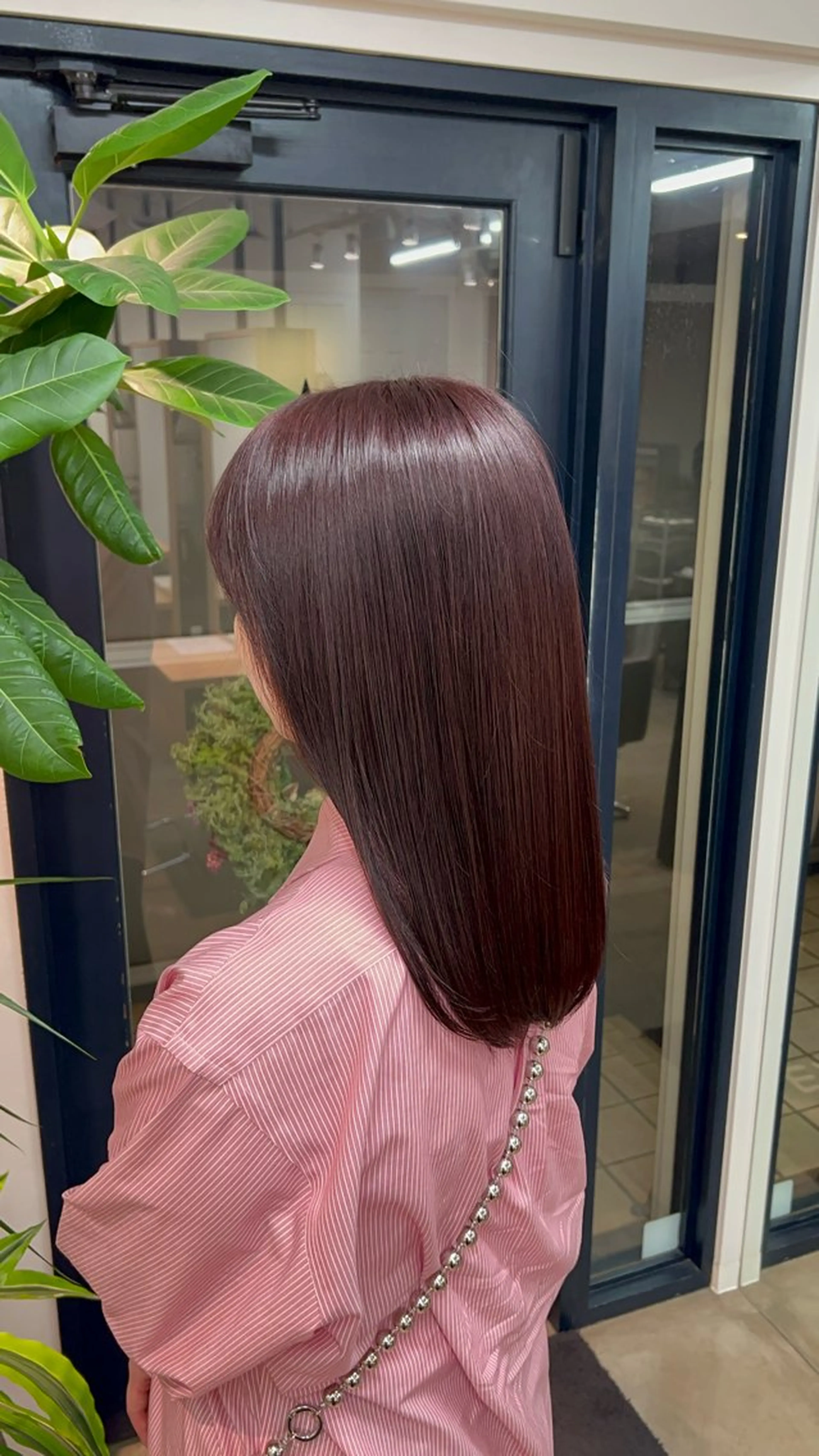 セミロング カラー パープルカラー 山中 欧輔のヘアスタイル