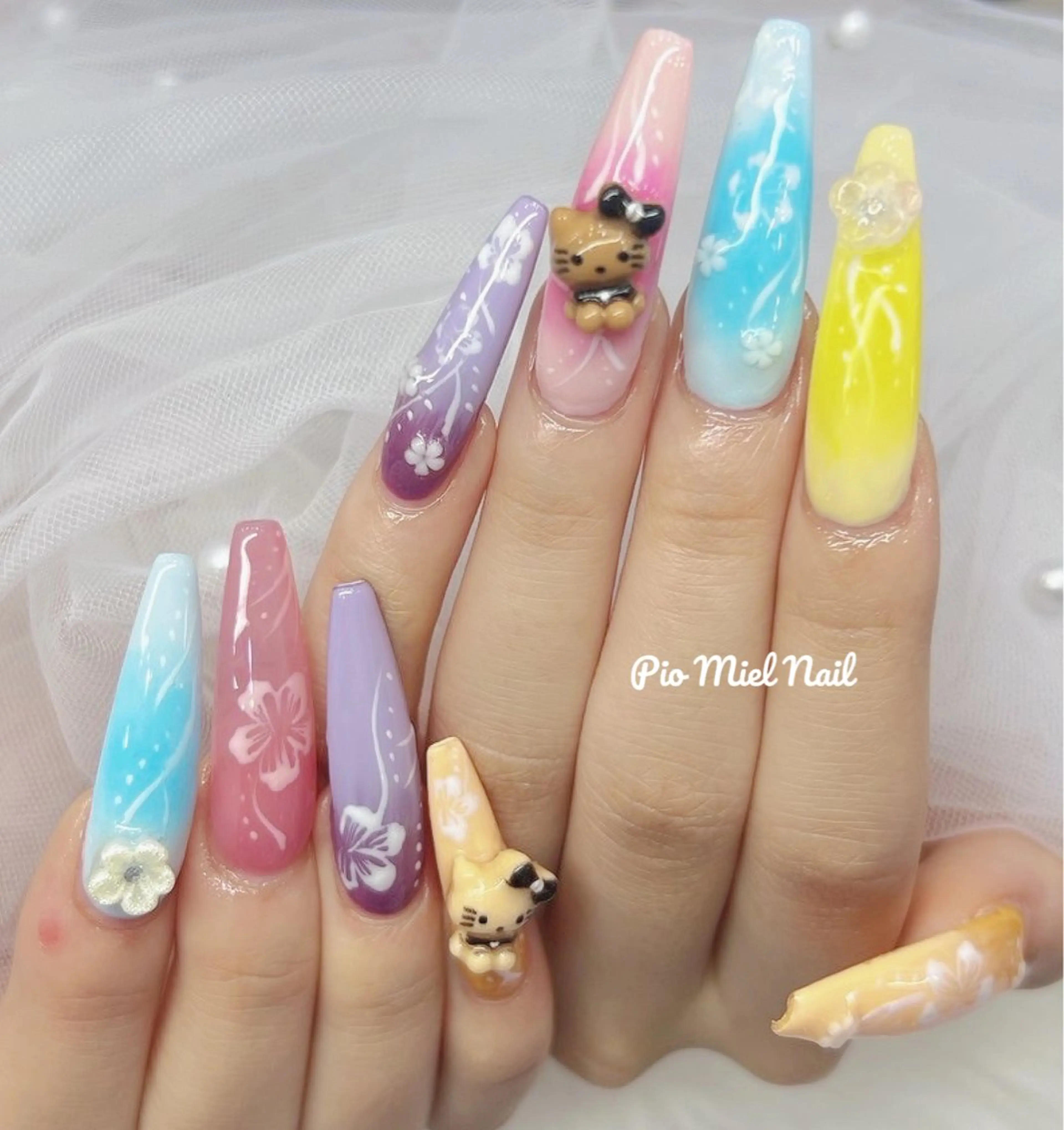 ロング 韓国風ヘア ハンドネイル ハンドケア Pio Mielのネイルデザイン