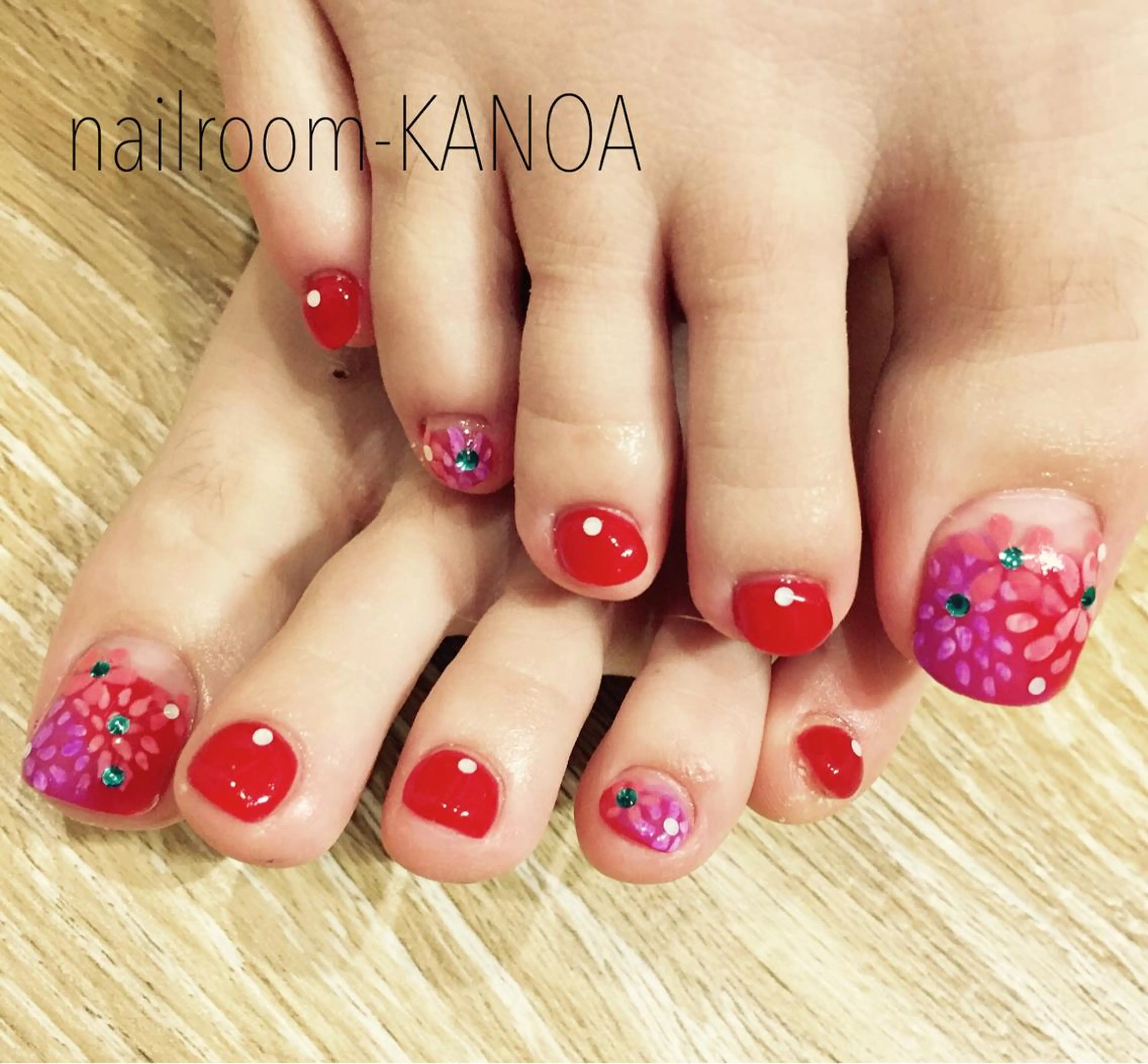 ネイル 赤色 nailroom- KANOAのネイルデザイン
