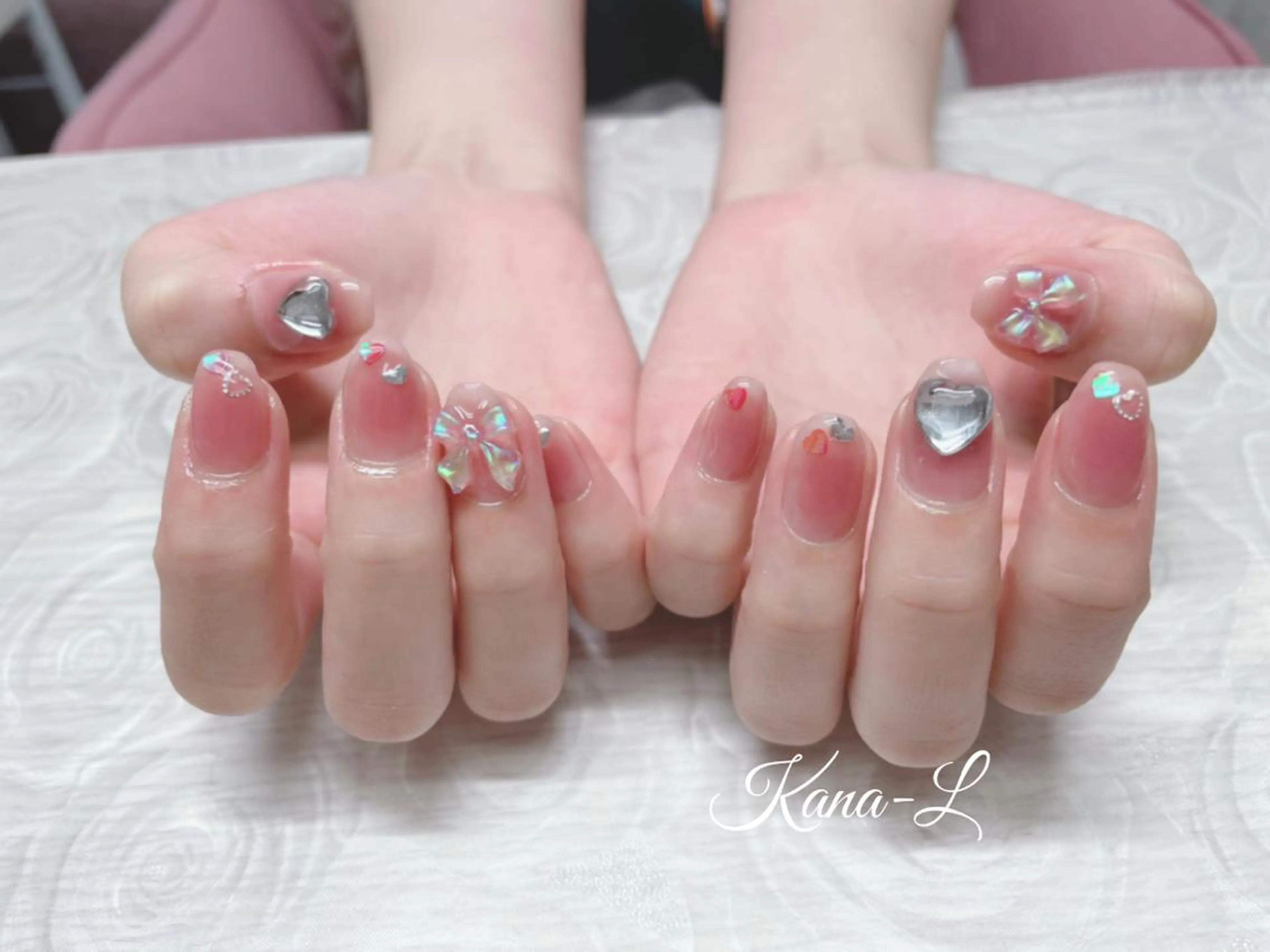 カラー ネイル チークネイル リボン 芦辺 香奈のネイルデザイン