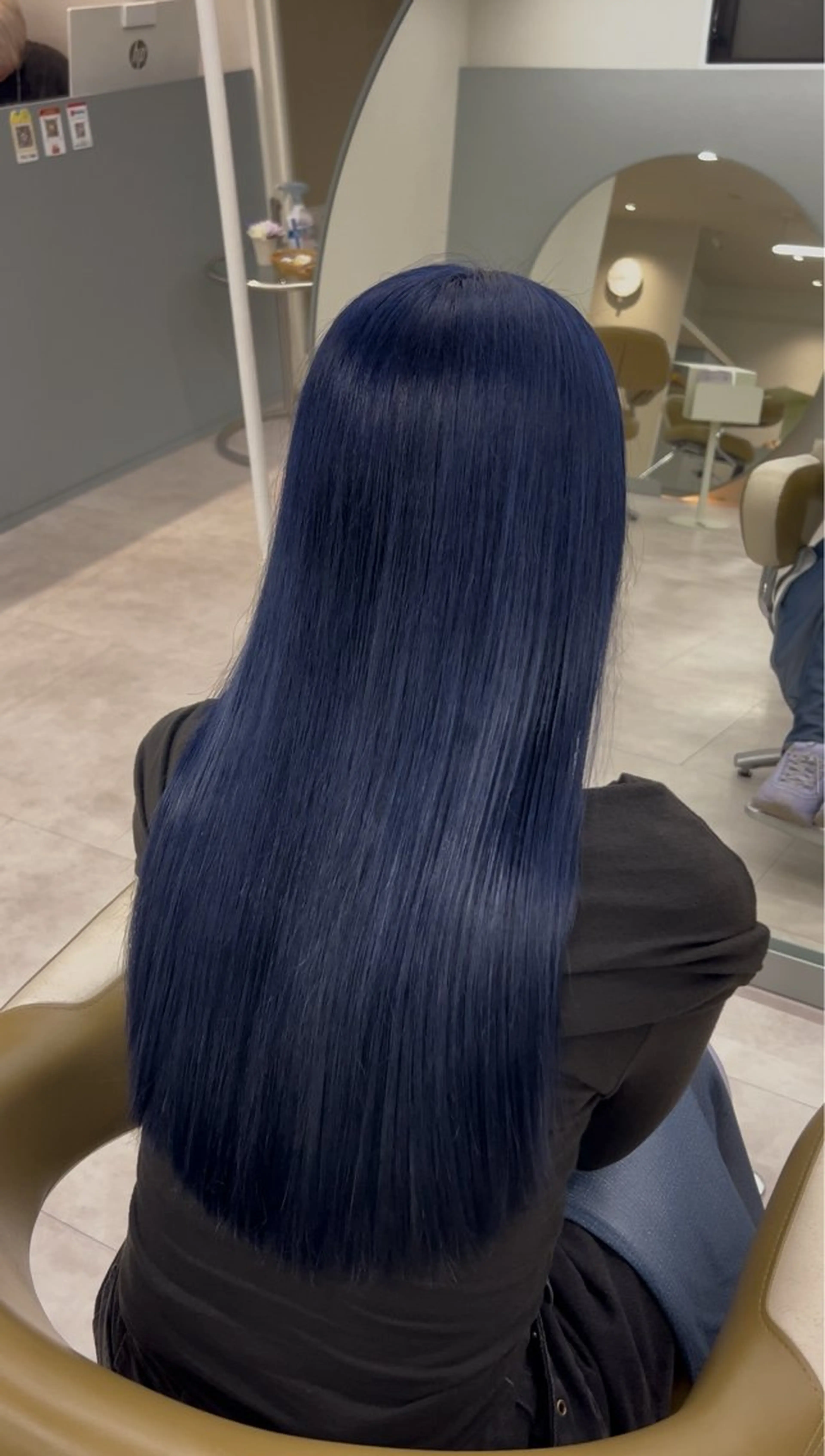 ロング カラー ブリーチ ブルーカラー ネイビーカラー ヘアカラー 🦋ブリーチカラー ×ベージュ🦋まなかのヘアスタイル