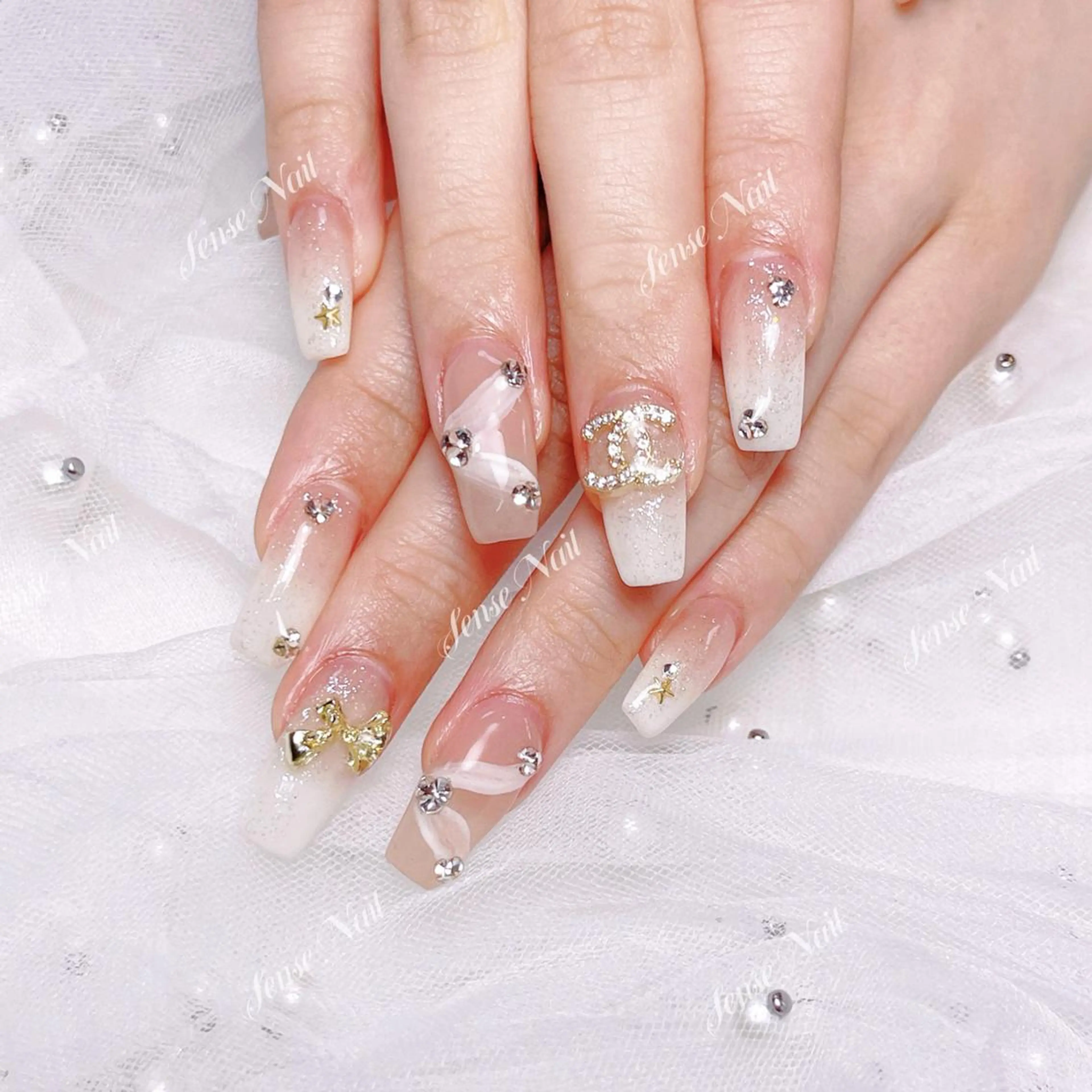 ネイル Queening 🦋のネイルデザイン