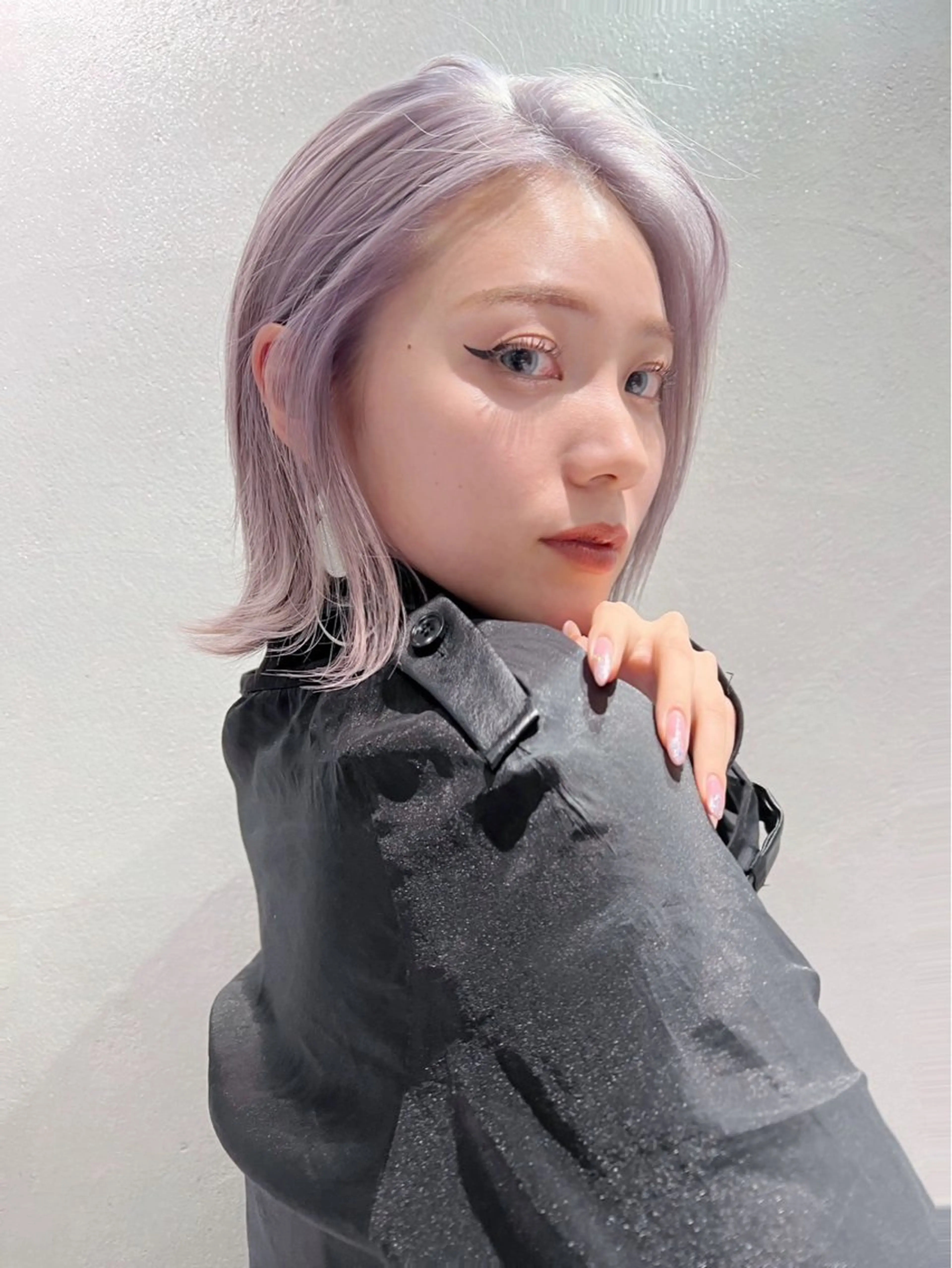 ミディアム カラー ボブレイヤー ブリーチ ラベンダーカラー ボブ レイヤーカット カット ヘアカラー トリートメント CHERIEブリーチ ダブルカラー　天神のヘアスタイル