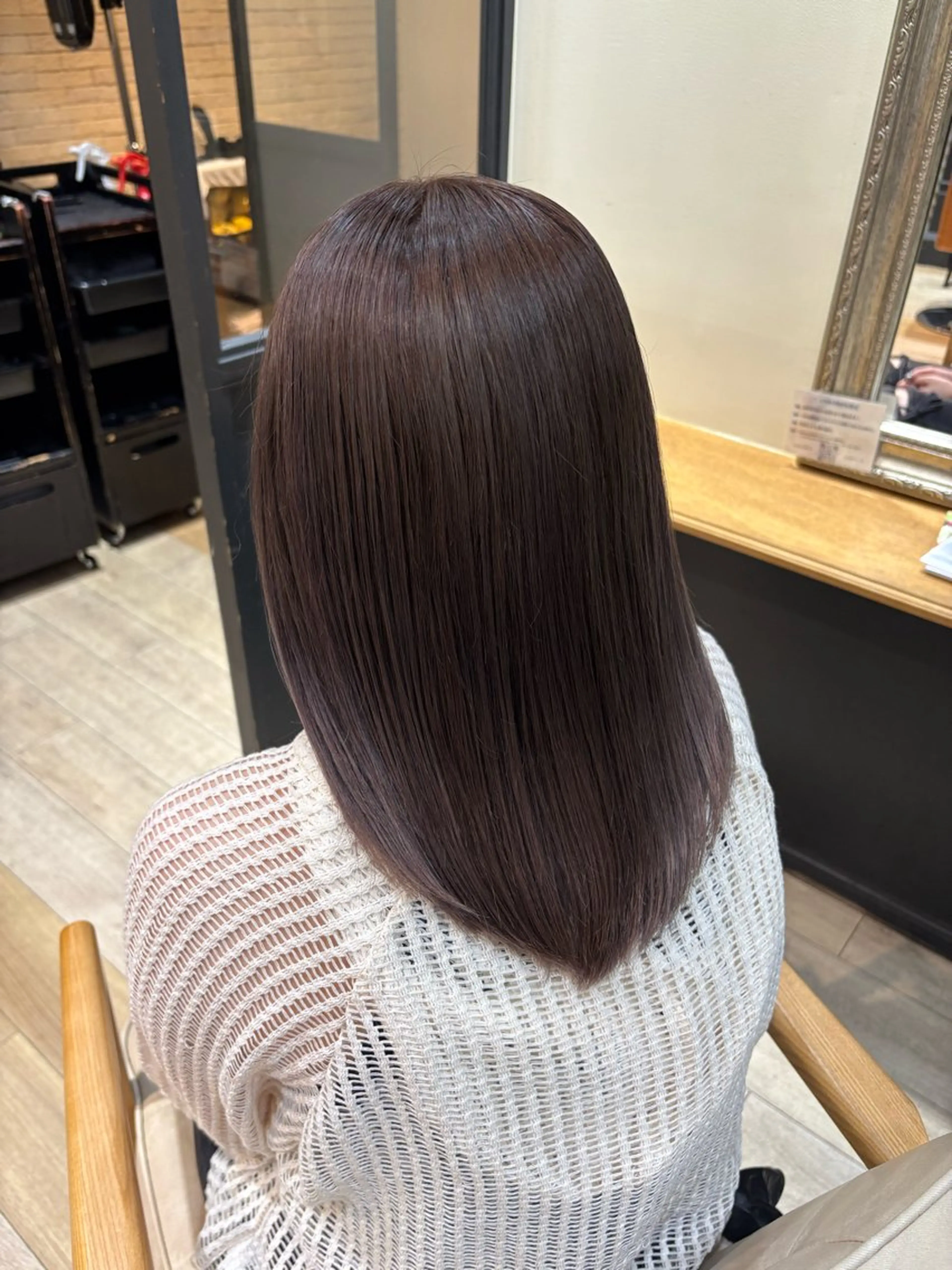 カラー ヘアカラー トリートメント しおり🍬 KOKORO🤍のヘアスタイル