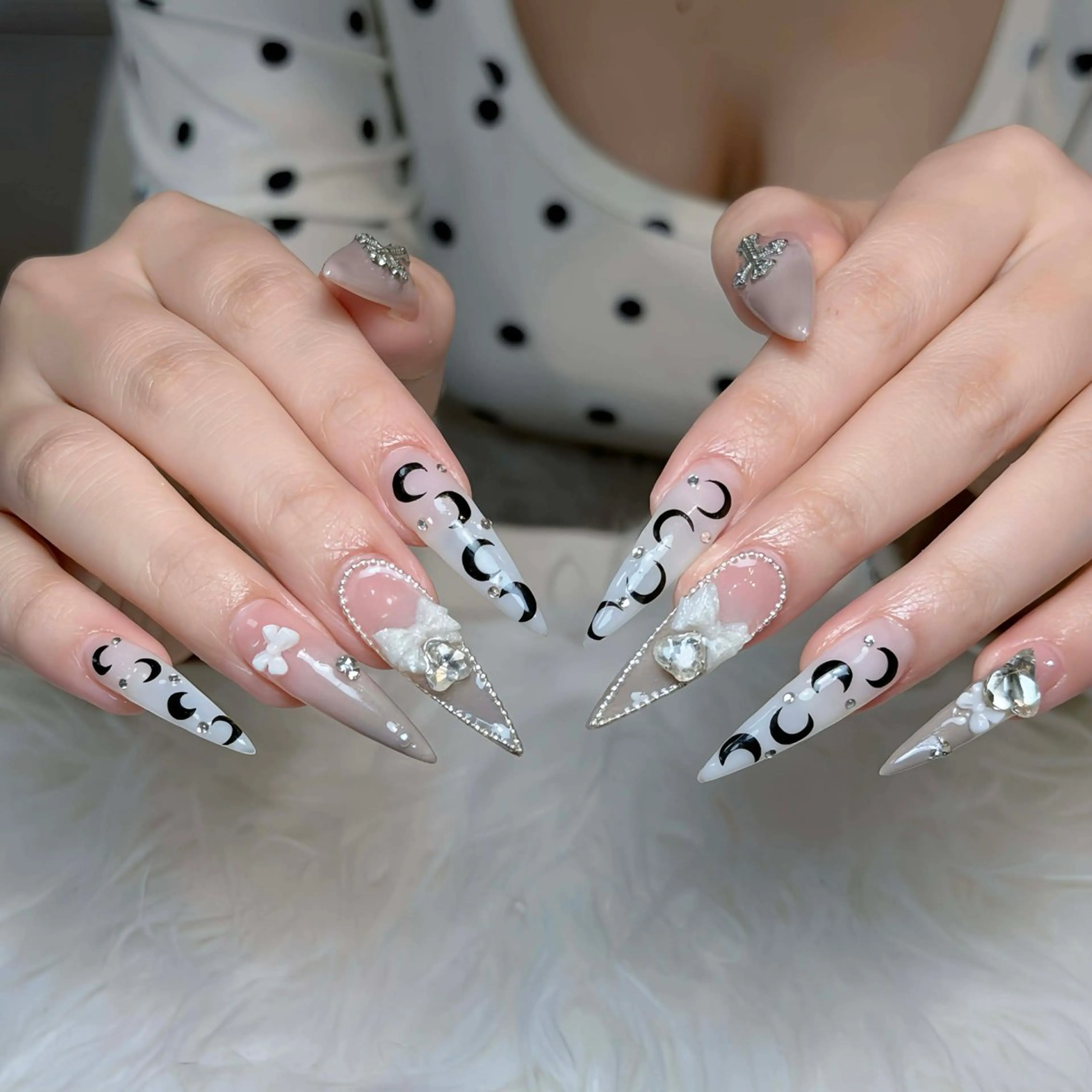 ネイル オーロラネイル ボルドー ブラウン 氷ネイル・うるうるネイル キラキラネイル ハンドネイル Julli NailStudioのネイルデザイン