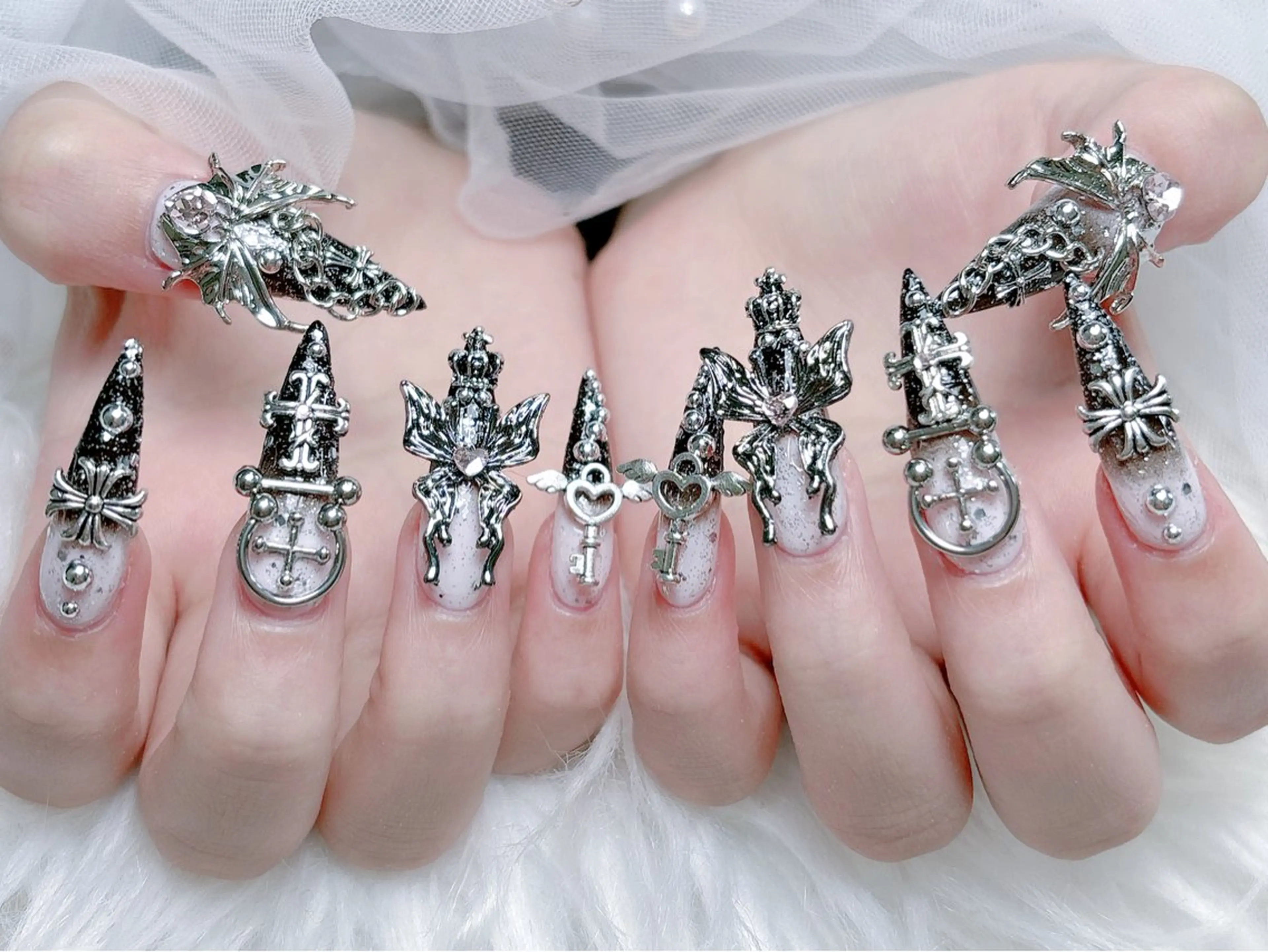 ネイル 成人式 ロングネイル マグネットネイル 大理石ネイル(マーブル) リボン ハンドネイル MoMoA Nail ネイル長さ出し専門店のネイルデザイン