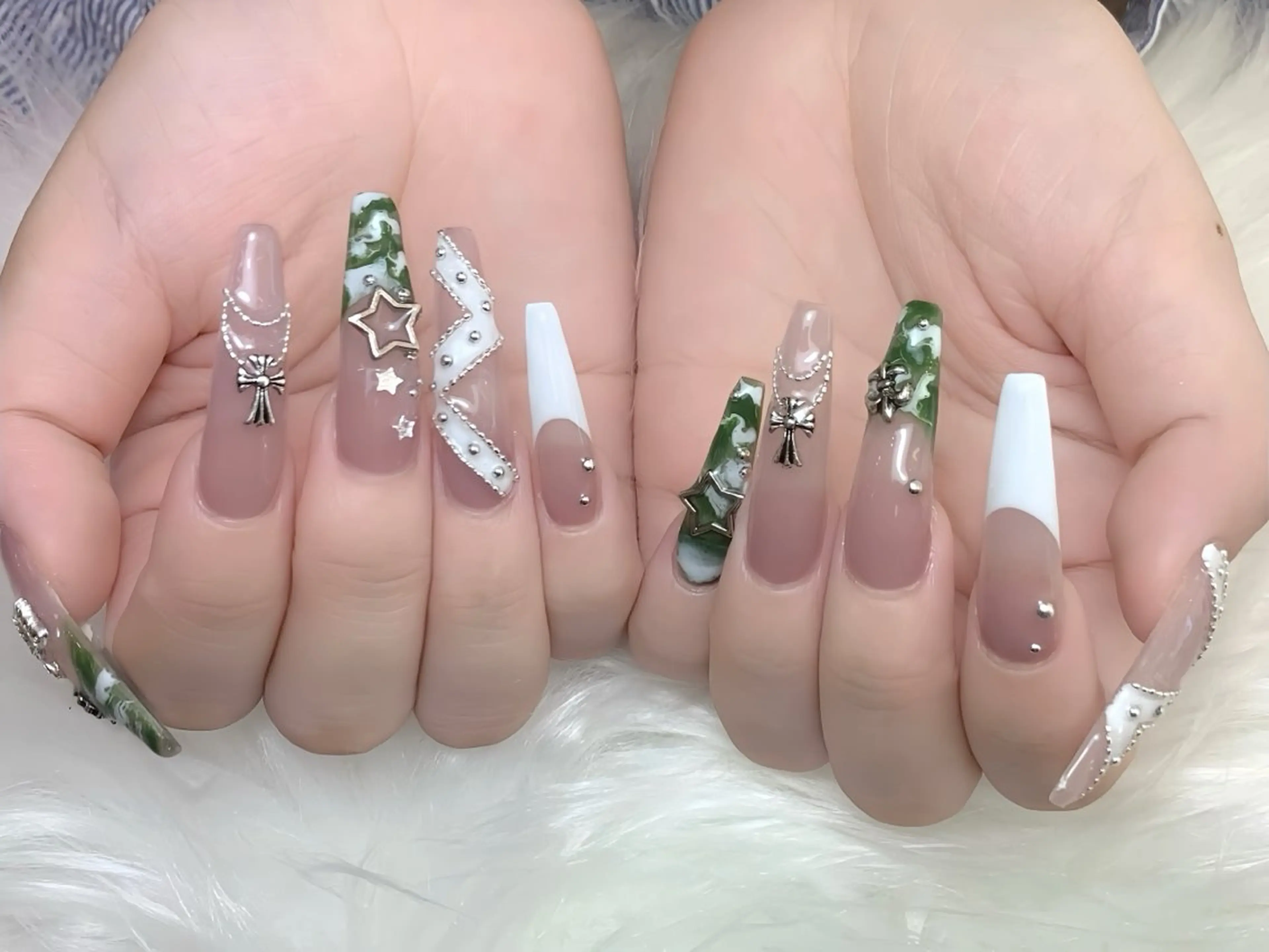 ネイル アートネイル フレンチネイル ジェルネイル グラデーション 韓国ネイル Rin Nail 新大久保店のネイルデザイン