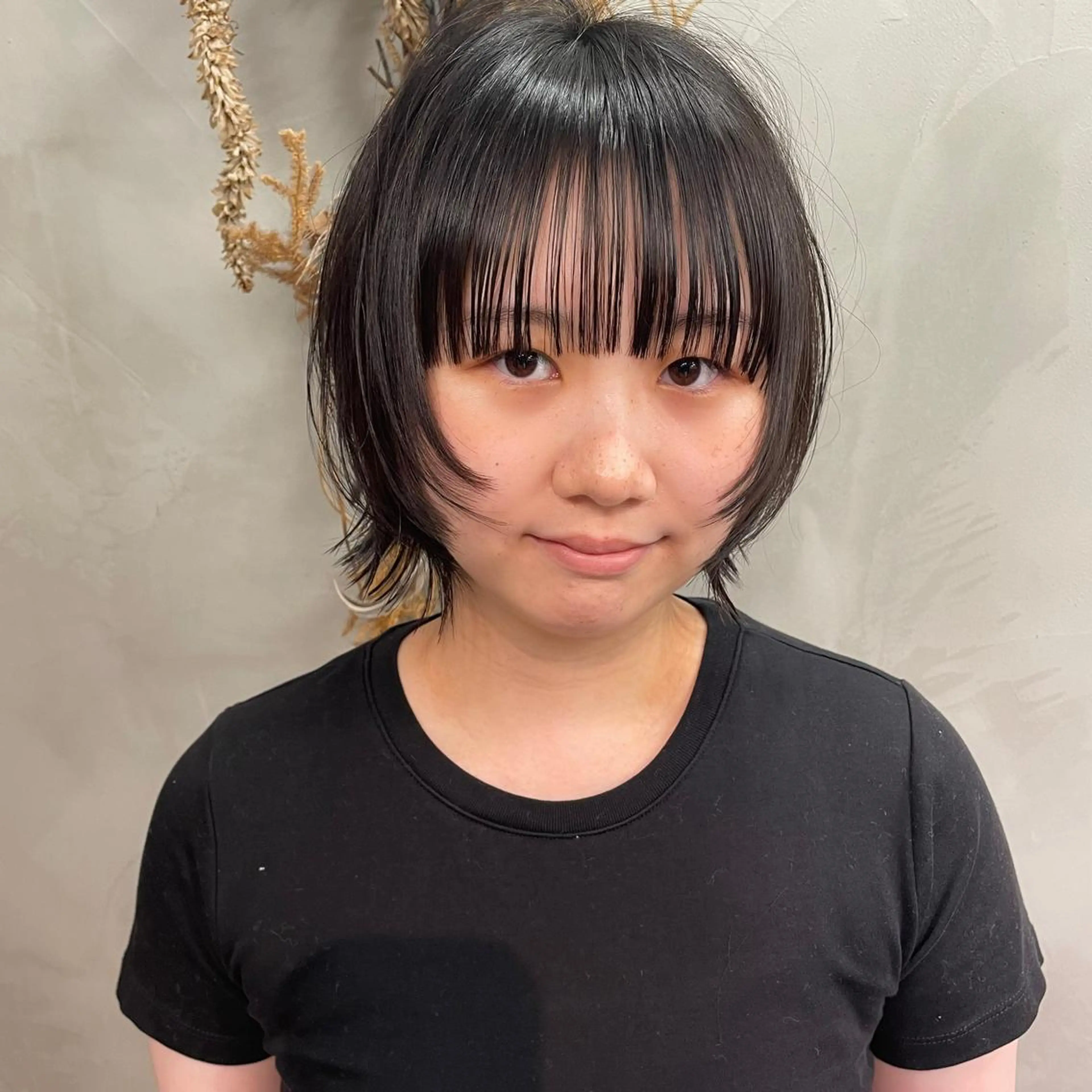 ショート ボブ 顔まわりレイヤー 顔周りカット レイヤーカット 外ハネヘア RorriM natsuのヘアスタイル