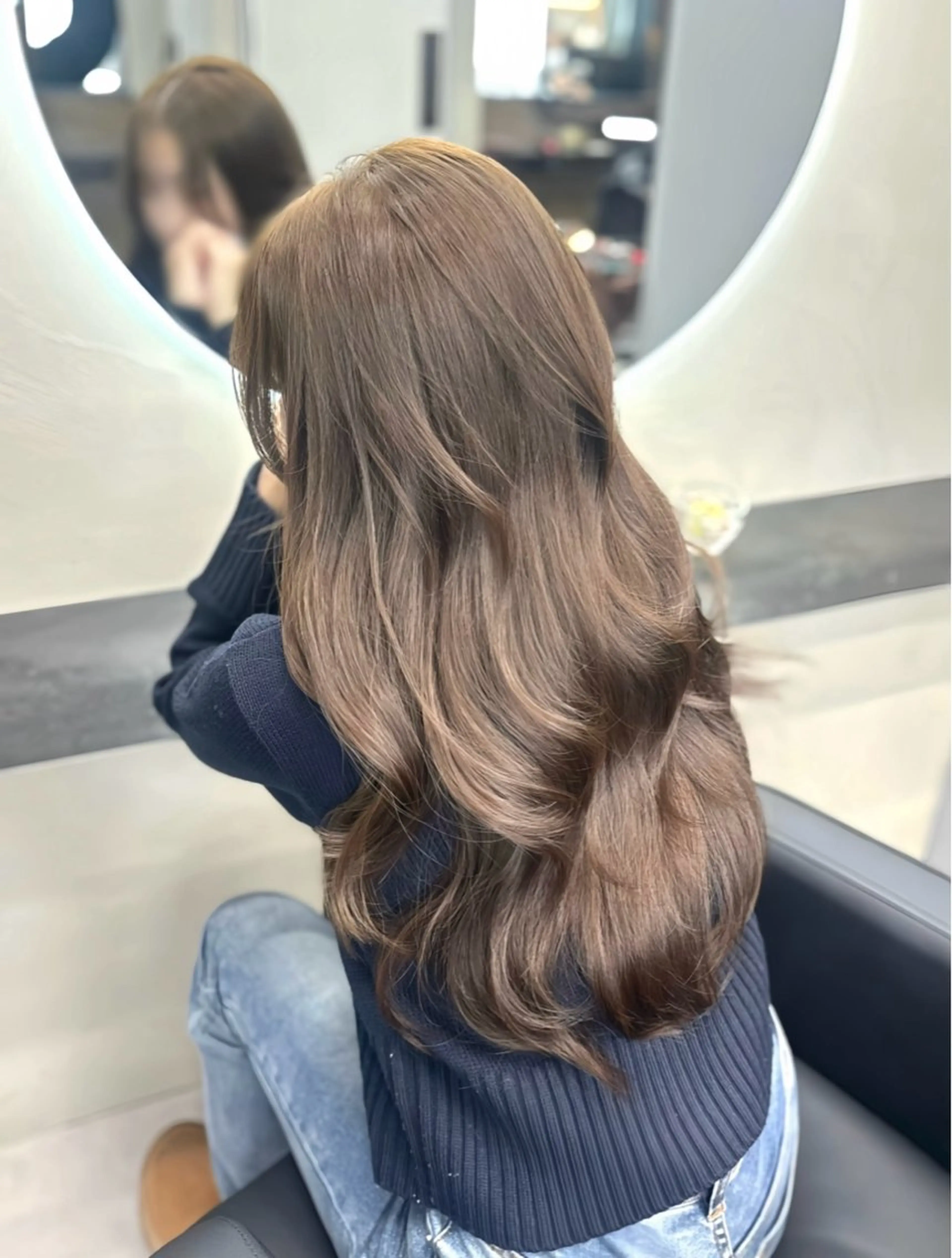 ロング カラー ヘアアレンジ ベージュカラー オリーブベージュ レイヤーカット 新宿⌇韓国風ヘア ⌇透明感カラーのヘアスタイル