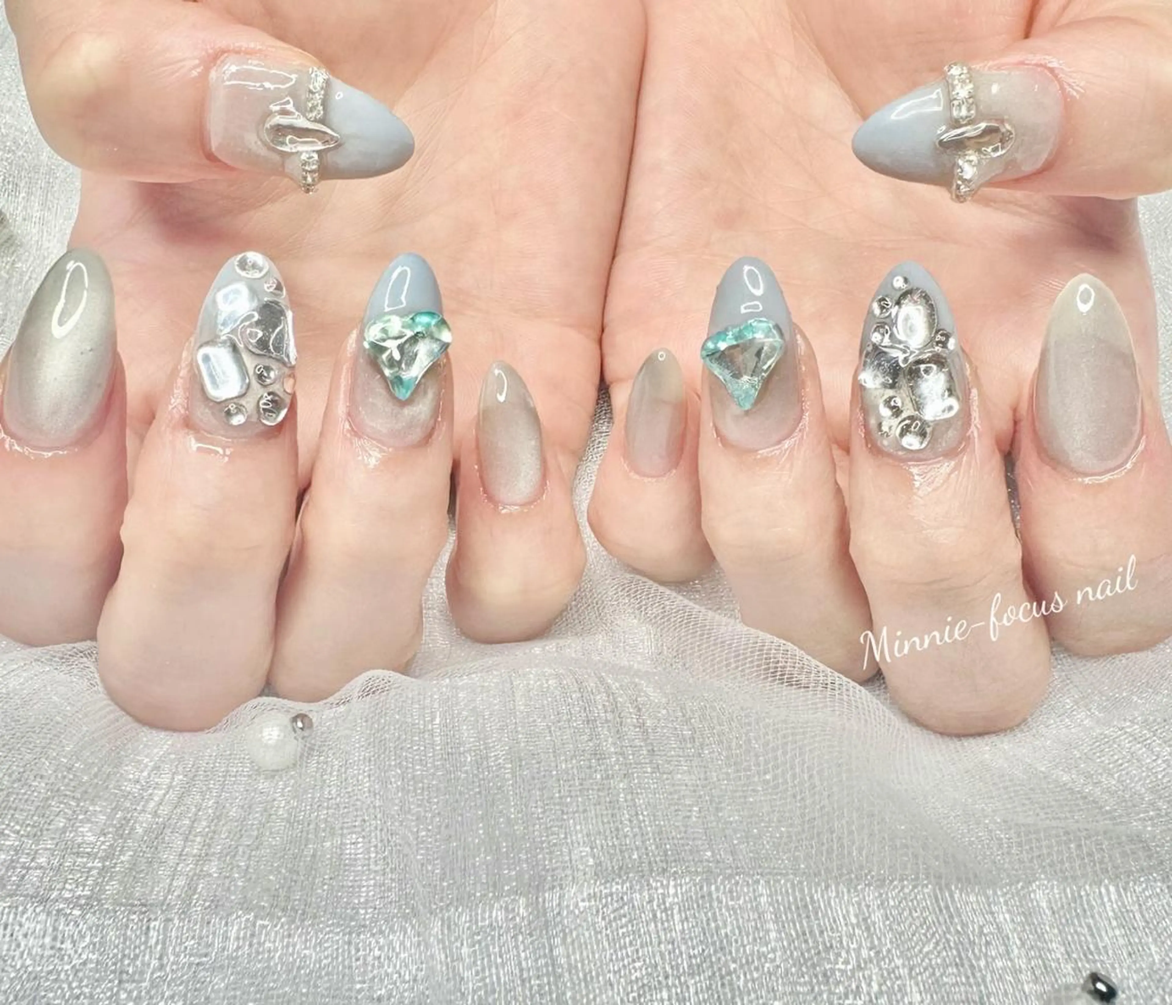 ネイル ブルー フレンチネイル ハート キラキラネイル 韓国ネイル 🧸Luvia nail✨のネイルデザイン